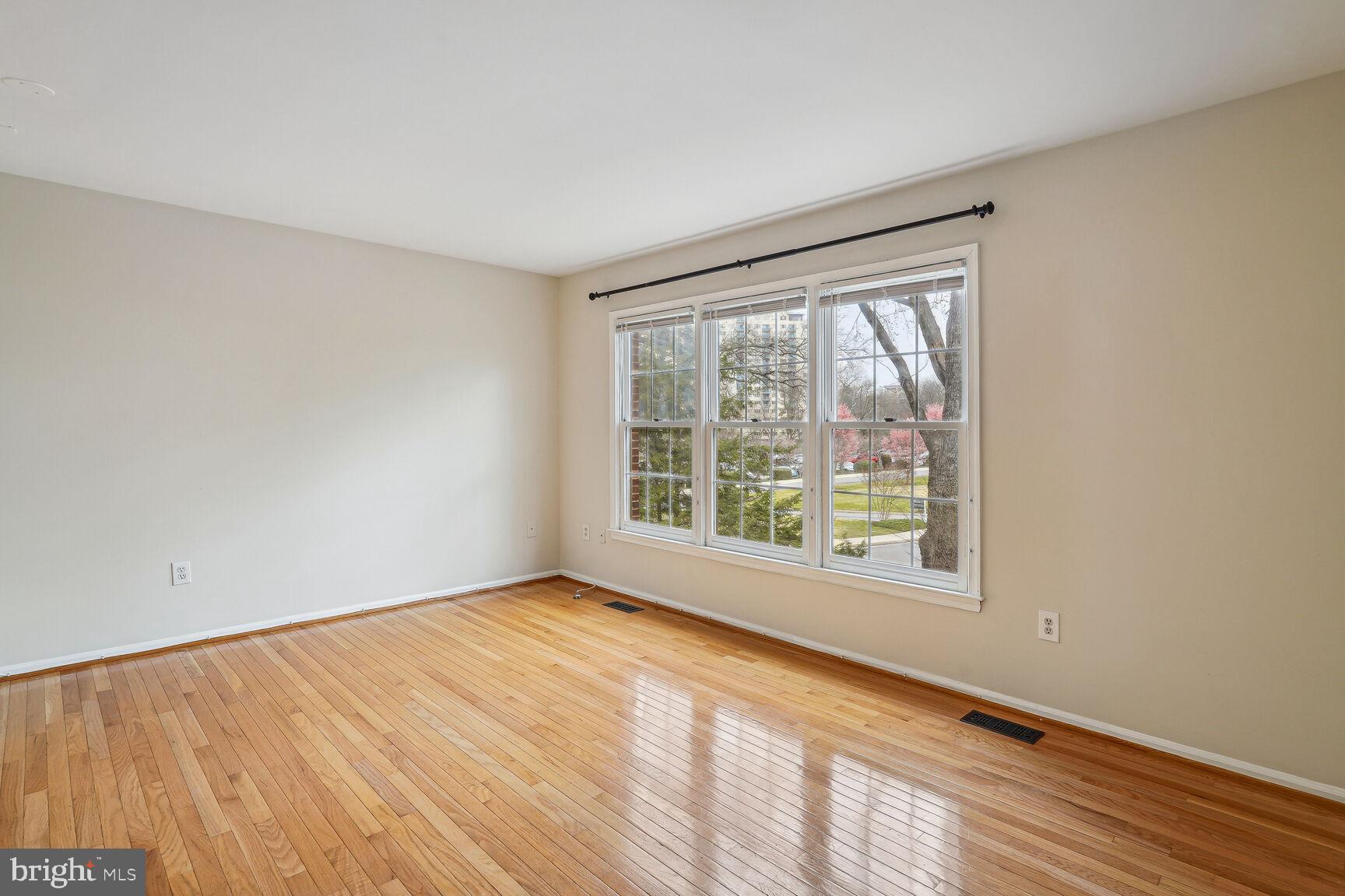 GROSVENOR PARK TOWNHOME CONDOMINIUMS - Residential Lease