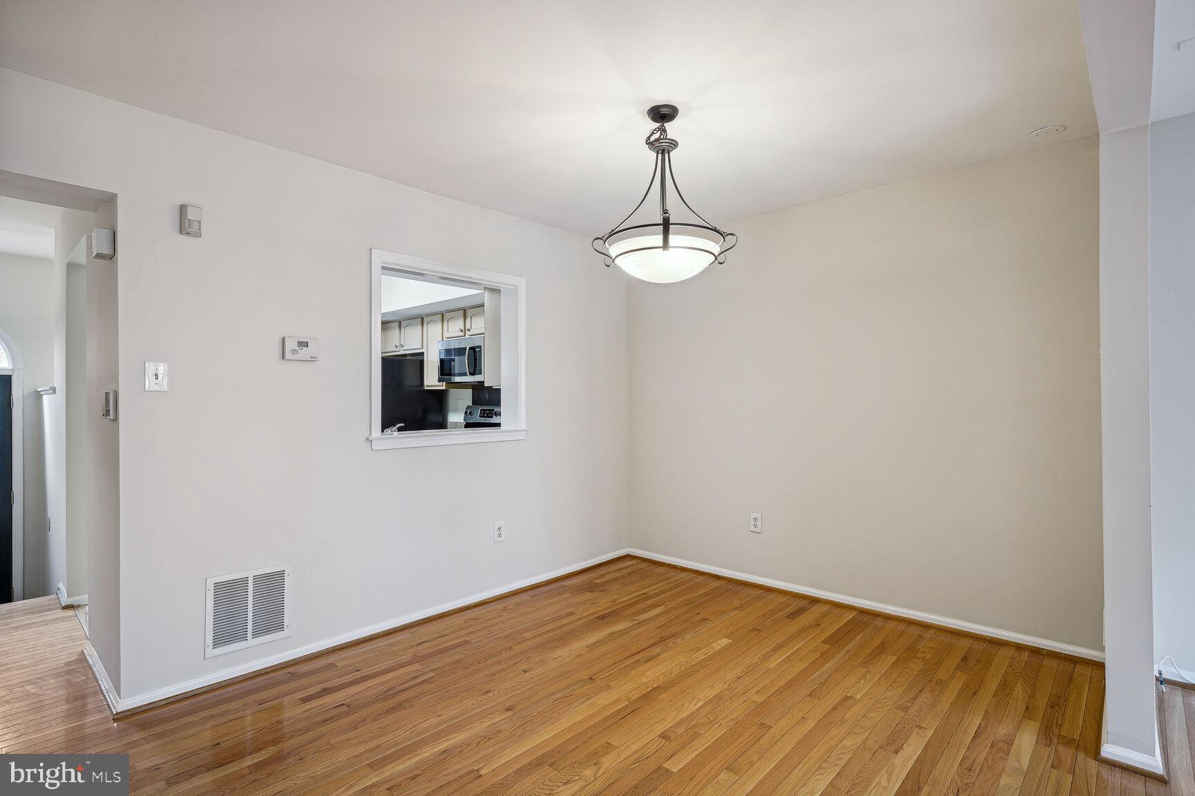 GROSVENOR PARK TOWNHOME CONDOMINIUMS - Residential Lease