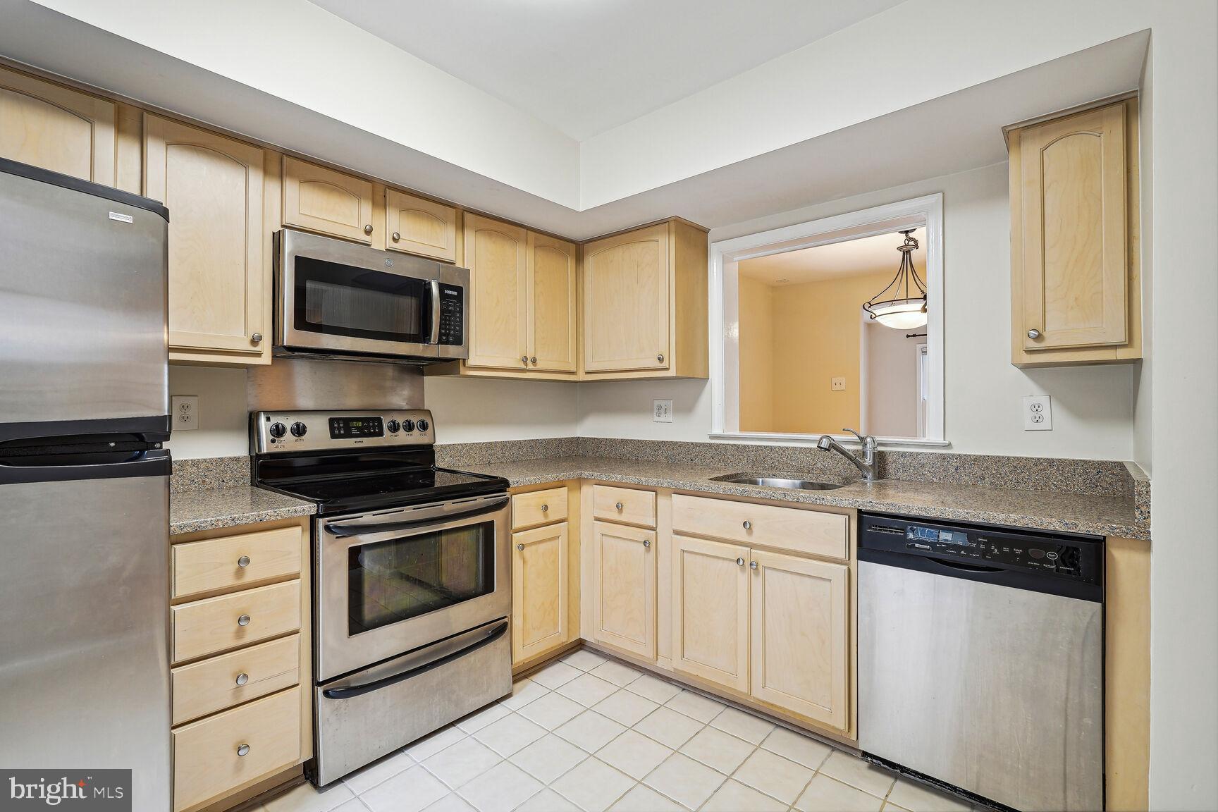 GROSVENOR PARK TOWNHOME CONDOMINIUMS - Residential Lease