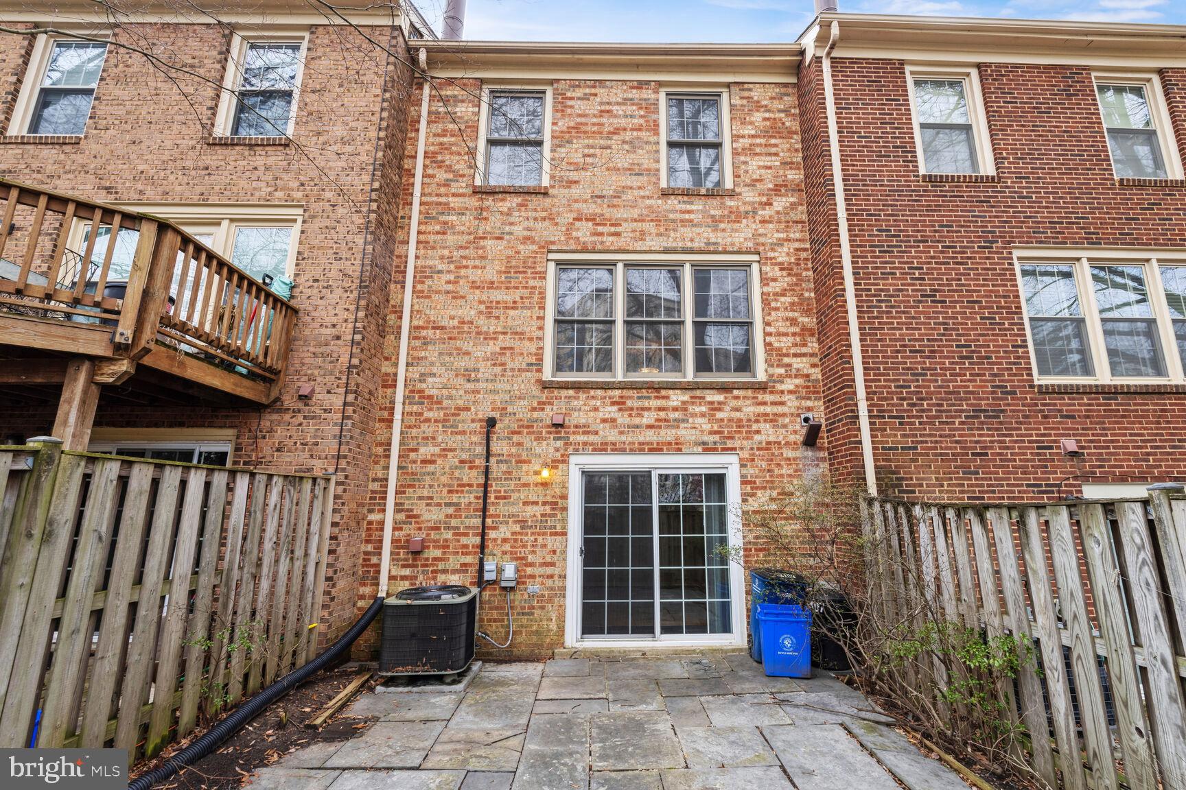 GROSVENOR PARK TOWNHOME CONDOMINIUMS - Residential Lease