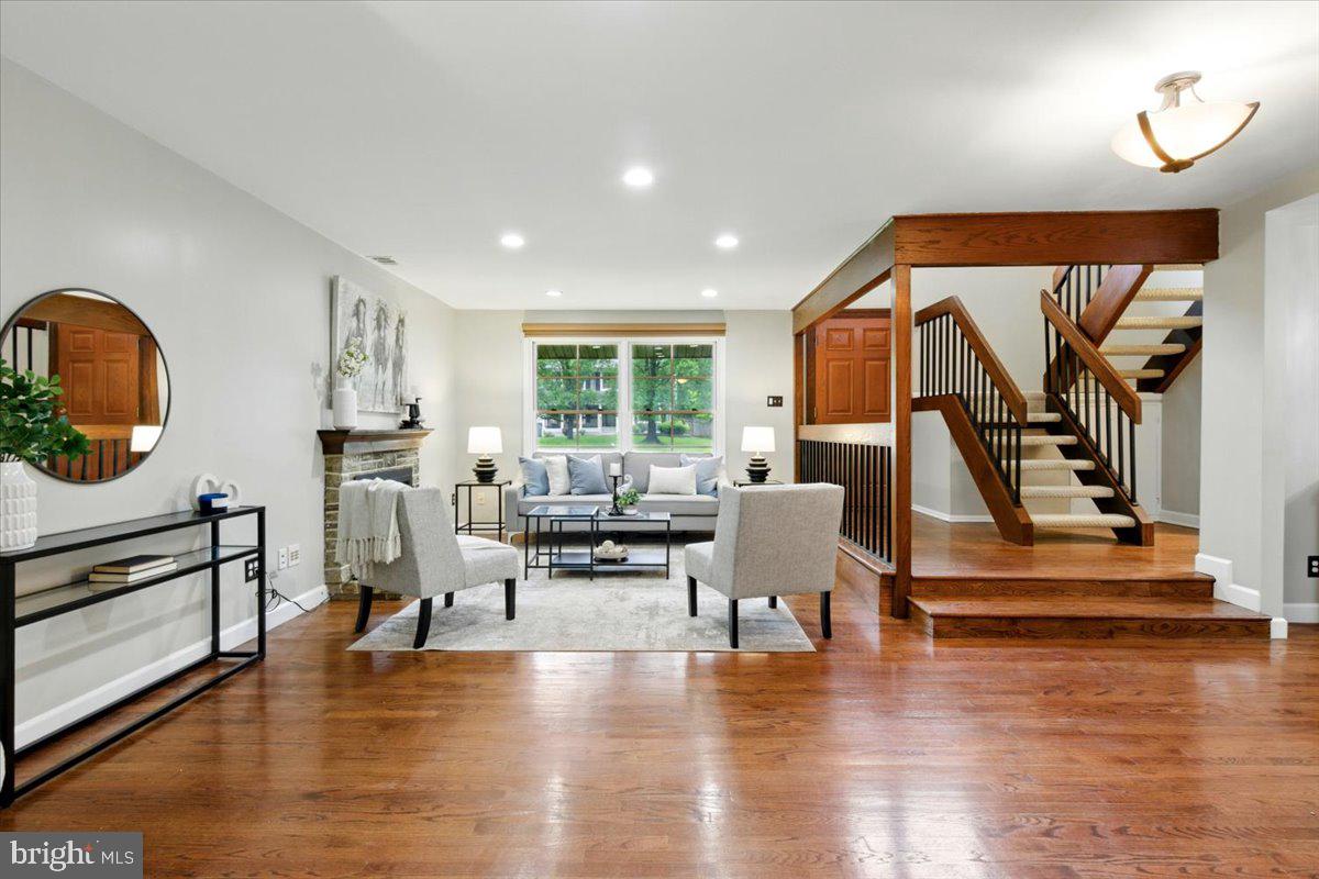 OAK TREE - Residential