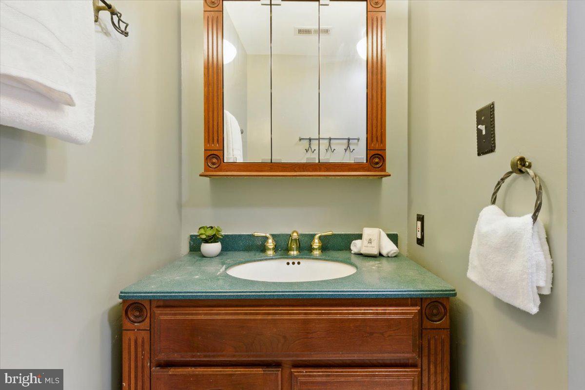 OAK TREE - Residential