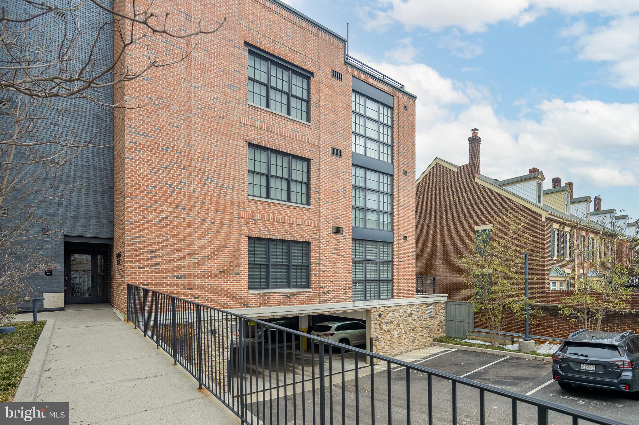 BOTTLING HOUSE - Residential