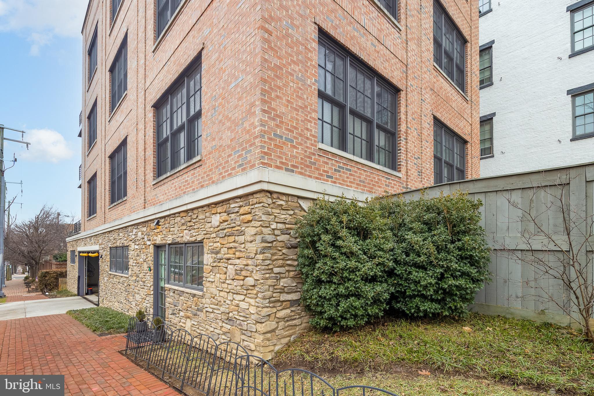 BOTTLING HOUSE - Residential