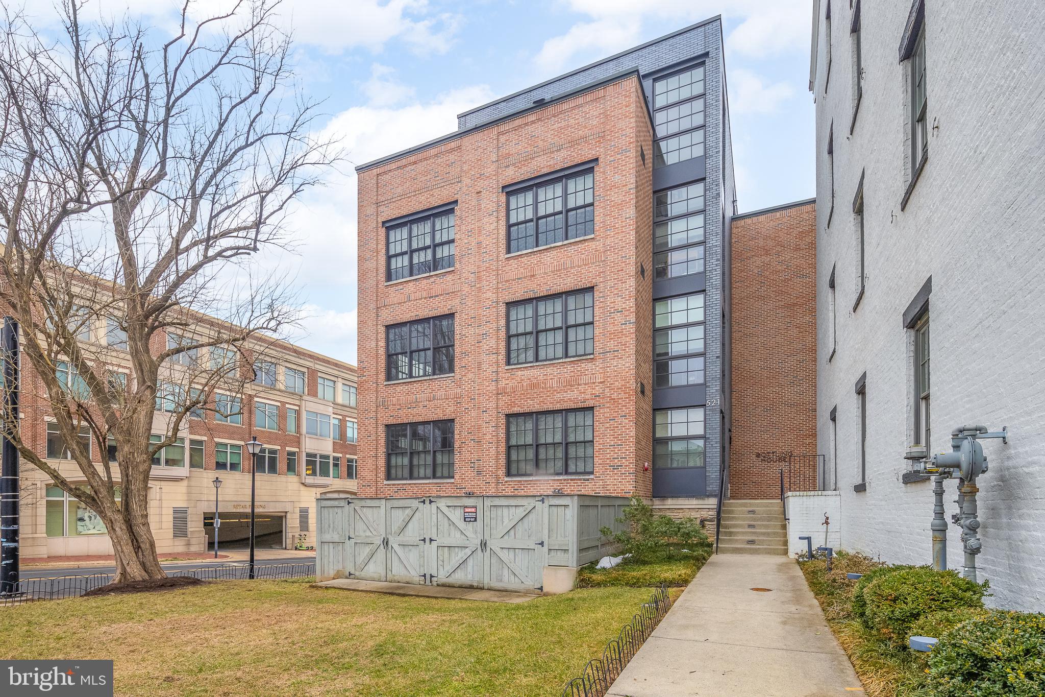 BOTTLING HOUSE - Residential