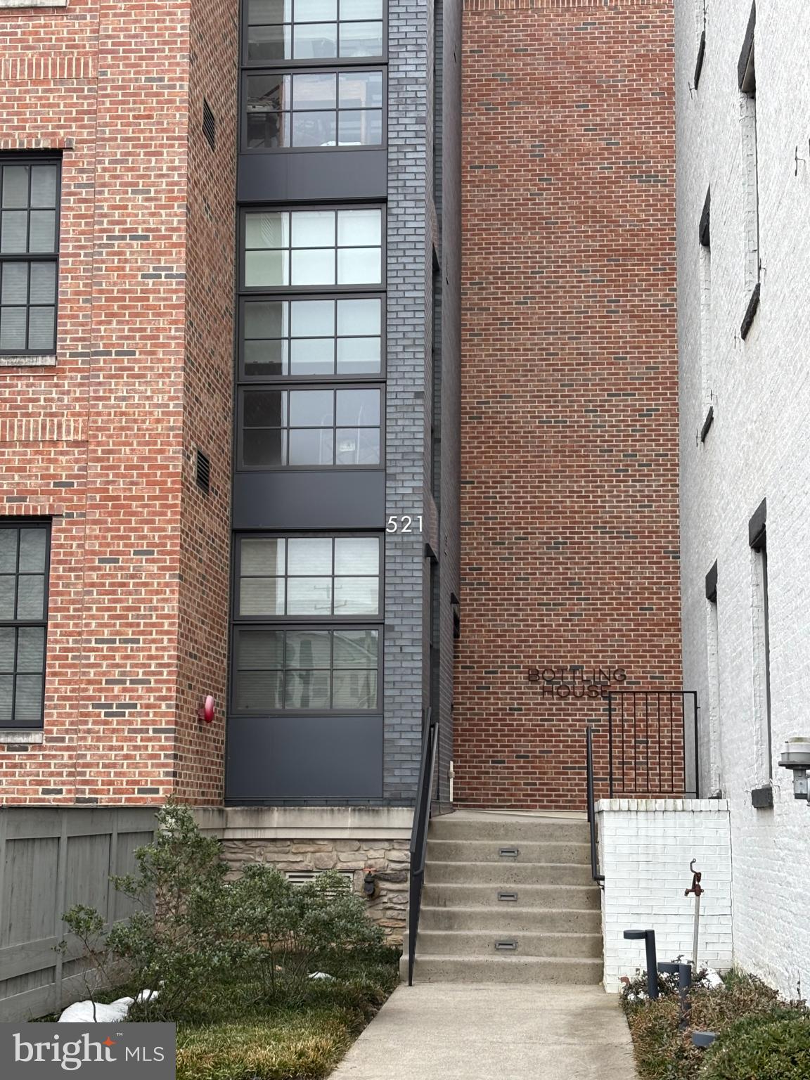 521 N WASHINGTON STREET 102