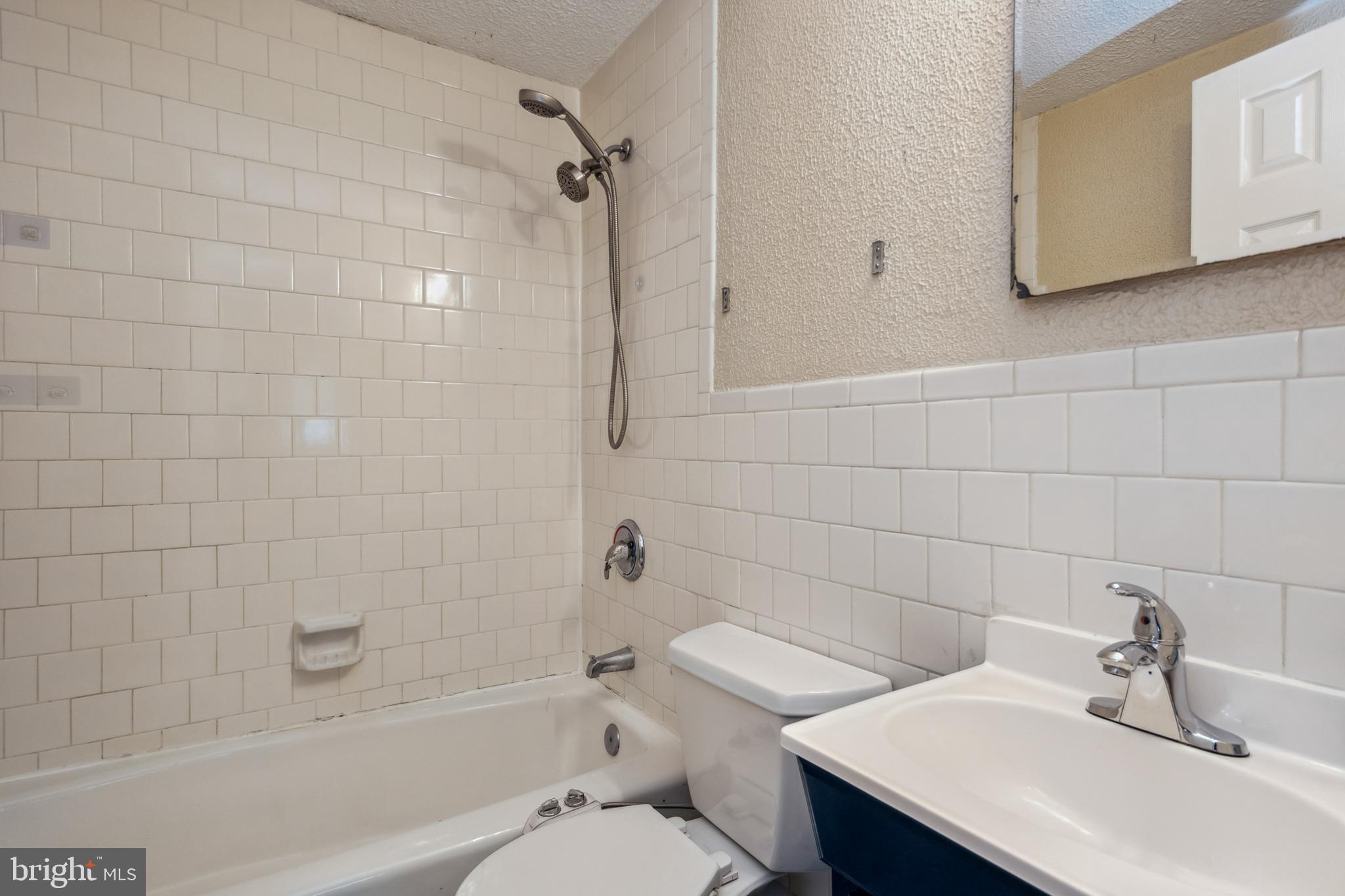 SUNNY VIEW - Residential Lease