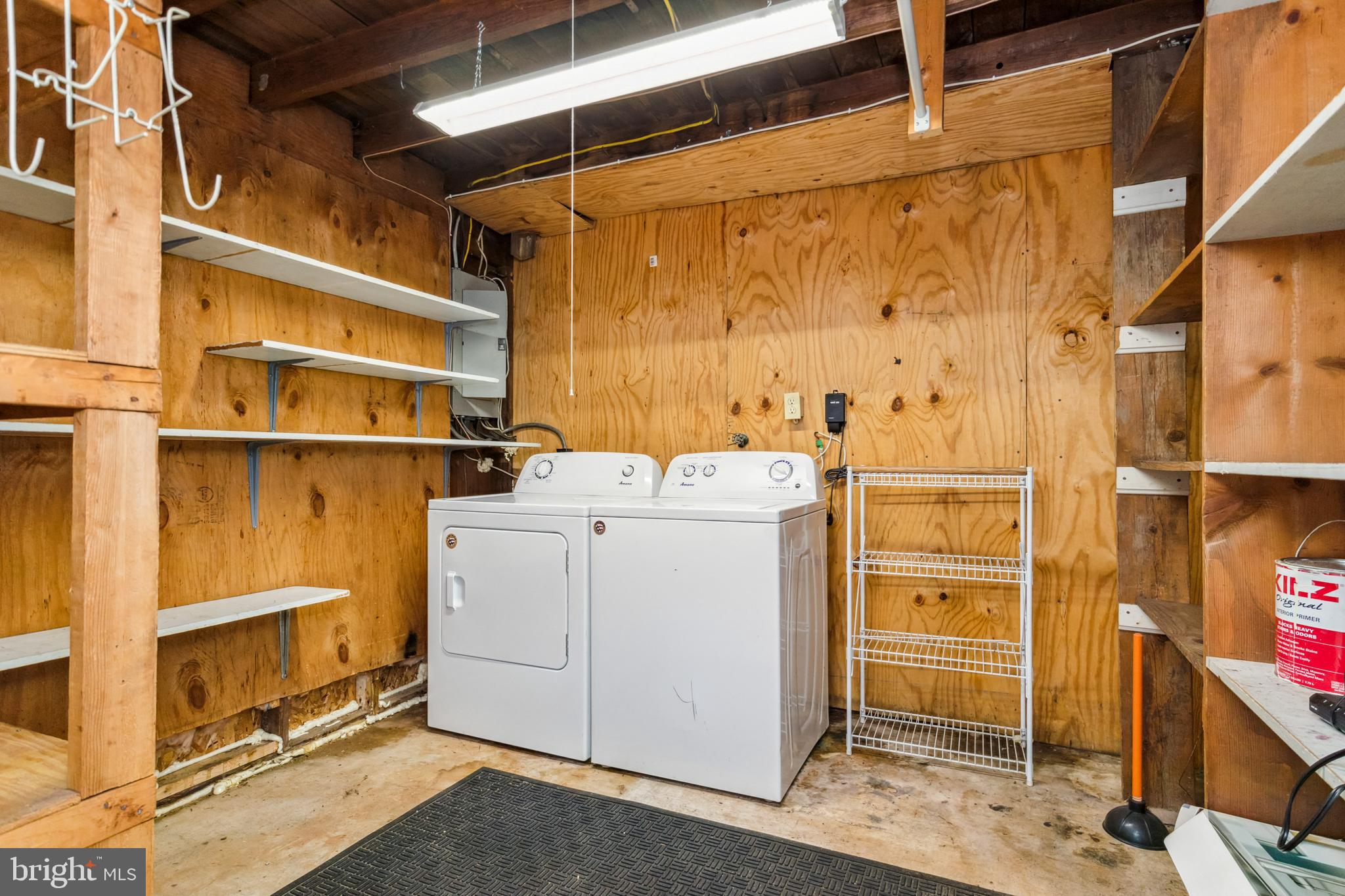 SUNNY VIEW - Residential Lease