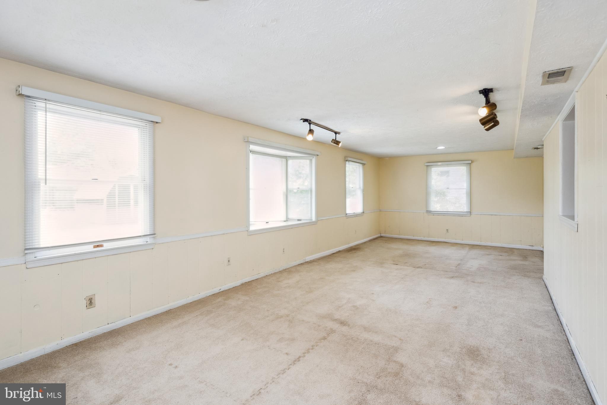 SUNNY VIEW - Residential Lease