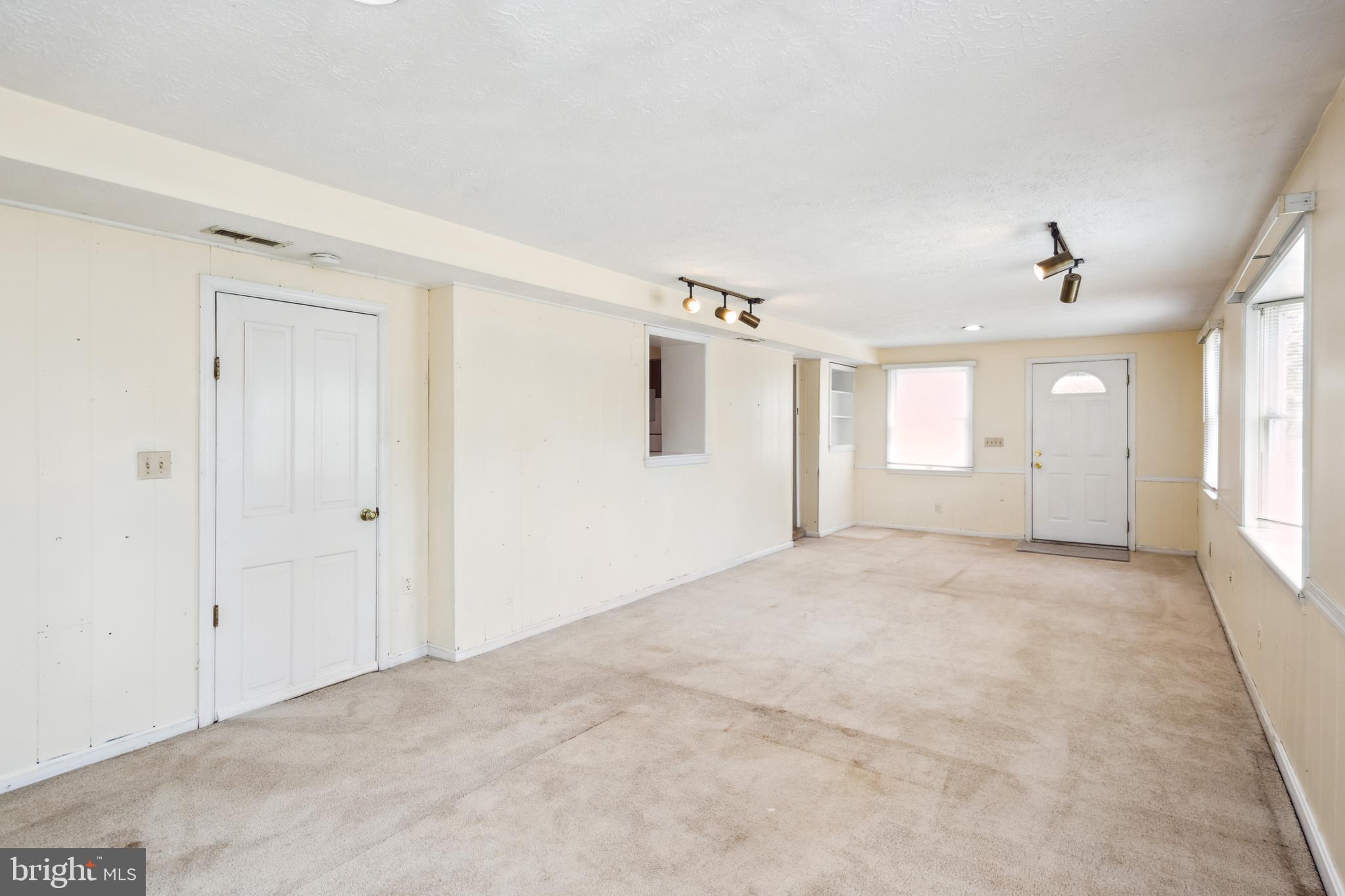 SUNNY VIEW - Residential Lease