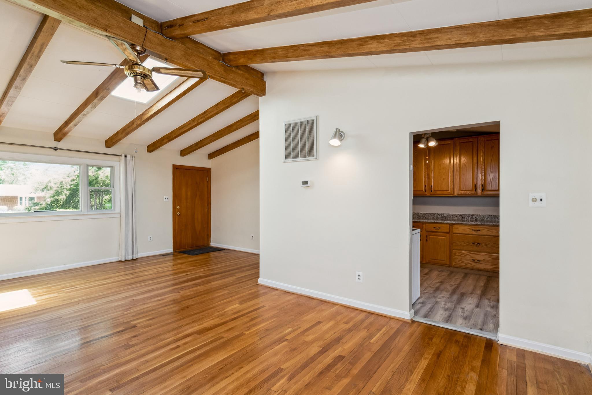 SUNNY VIEW - Residential Lease