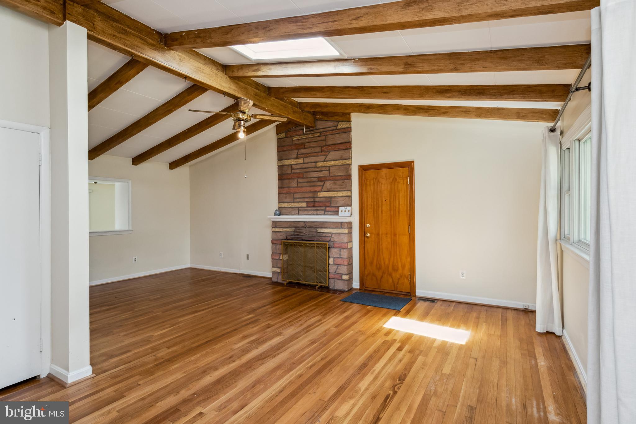 SUNNY VIEW - Residential Lease