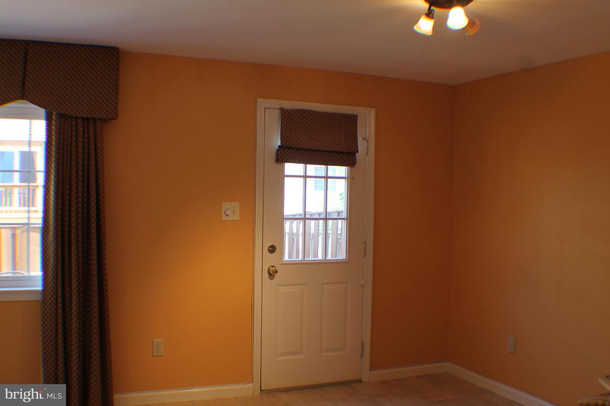 COURTS OF TYSONS - Residential Lease