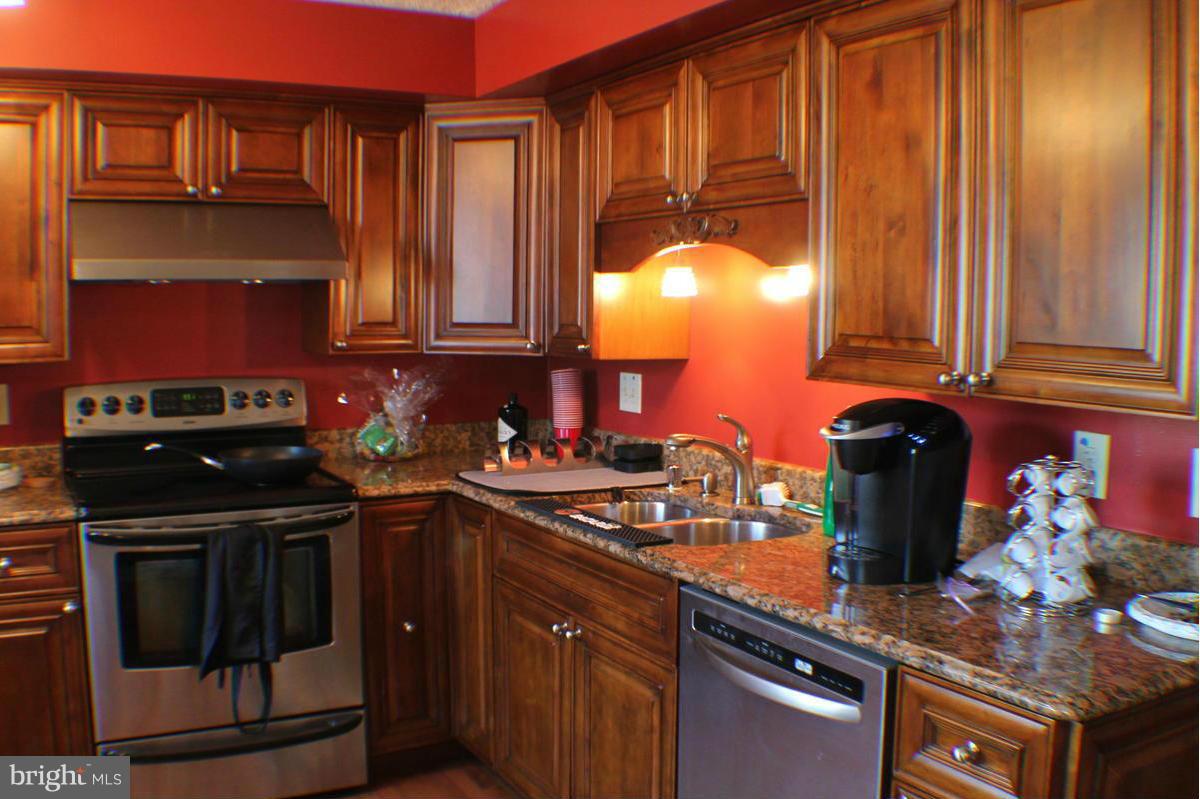 COURTS OF TYSONS - Residential Lease