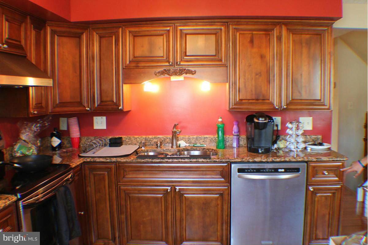 COURTS OF TYSONS - Residential Lease