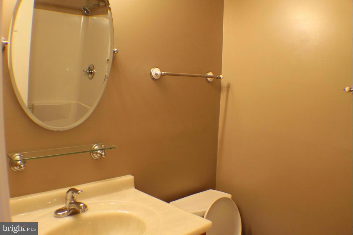 COURTS OF TYSONS - Residential Lease