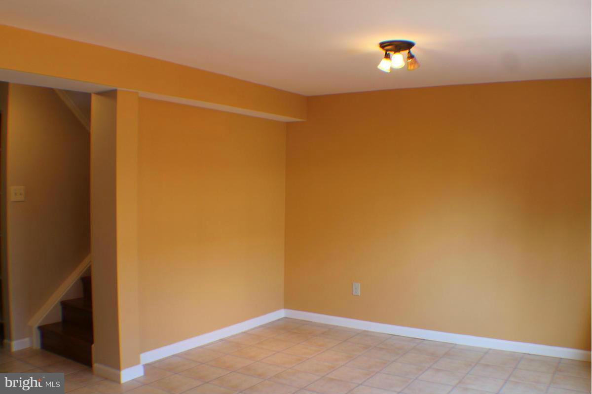 COURTS OF TYSONS - Residential Lease