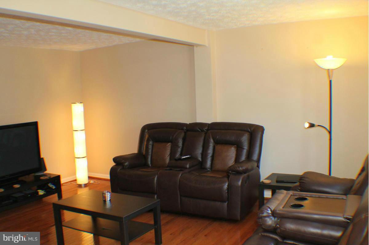 COURTS OF TYSONS - Residential Lease