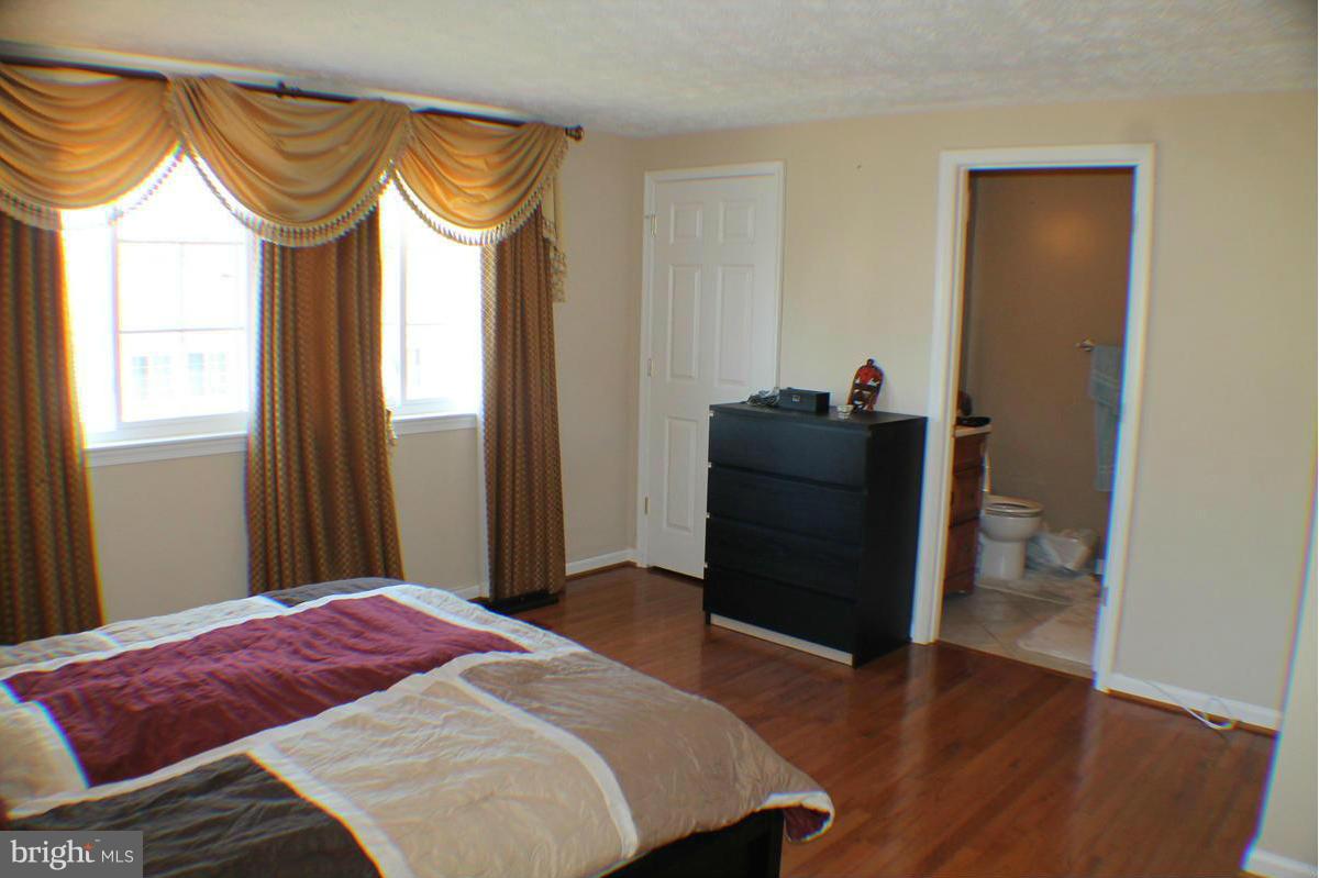 COURTS OF TYSONS - Residential Lease