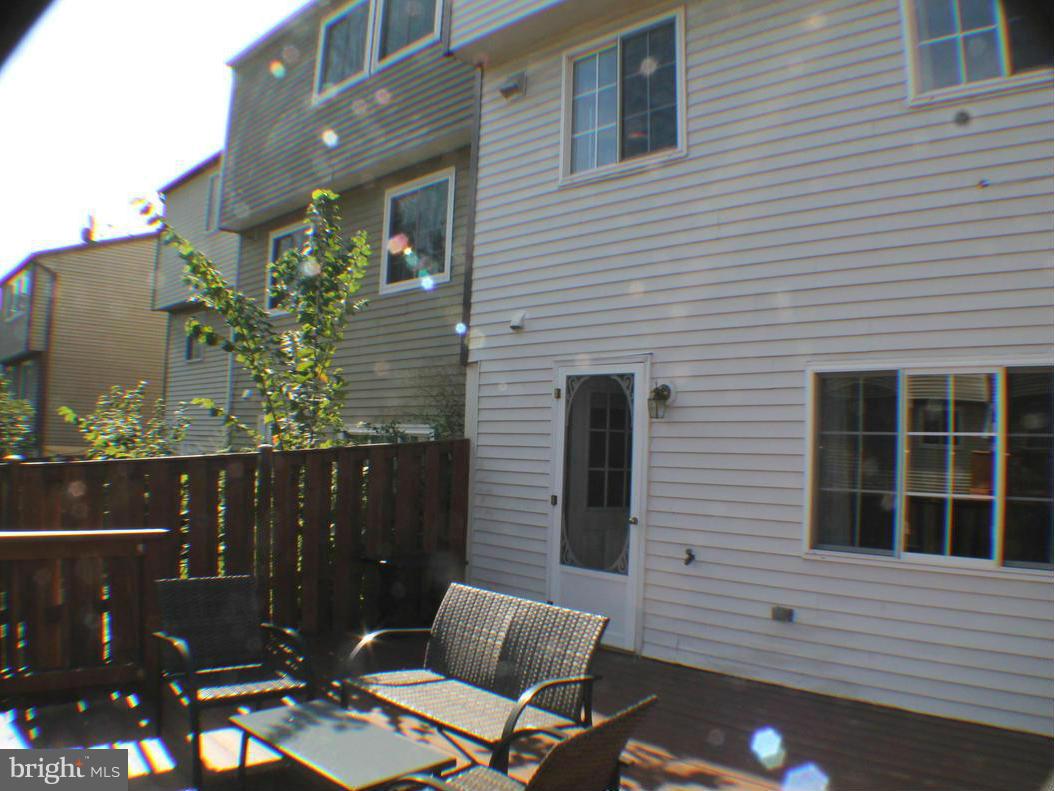 COURTS OF TYSONS - Residential Lease