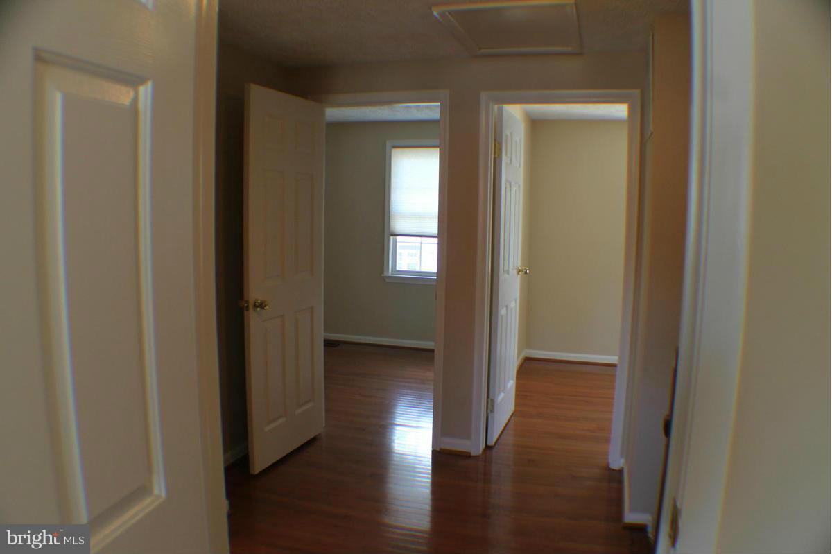 COURTS OF TYSONS - Residential Lease