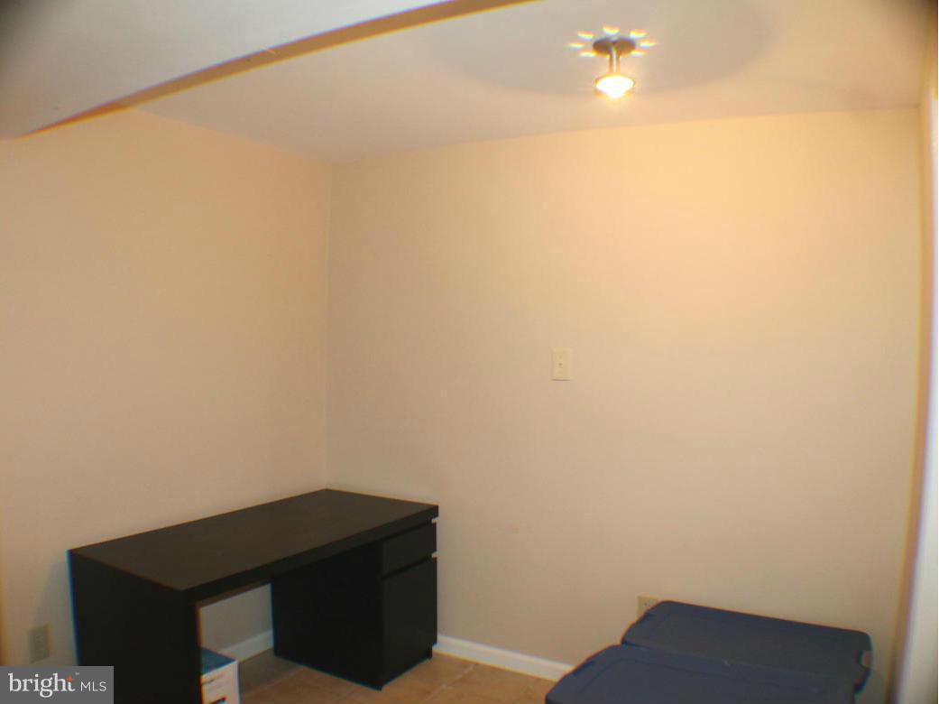 COURTS OF TYSONS - Residential Lease