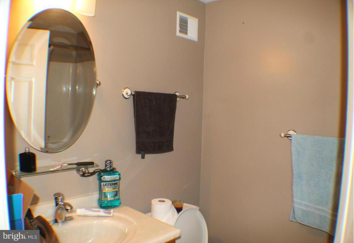 COURTS OF TYSONS - Residential Lease