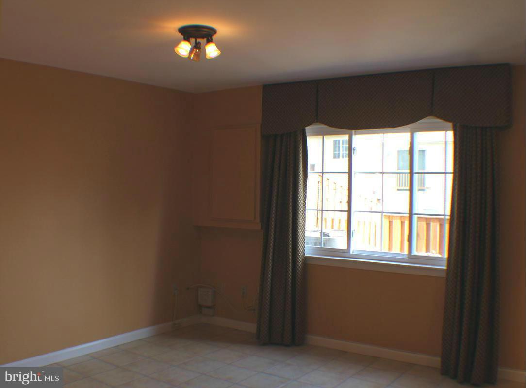 COURTS OF TYSONS - Residential Lease