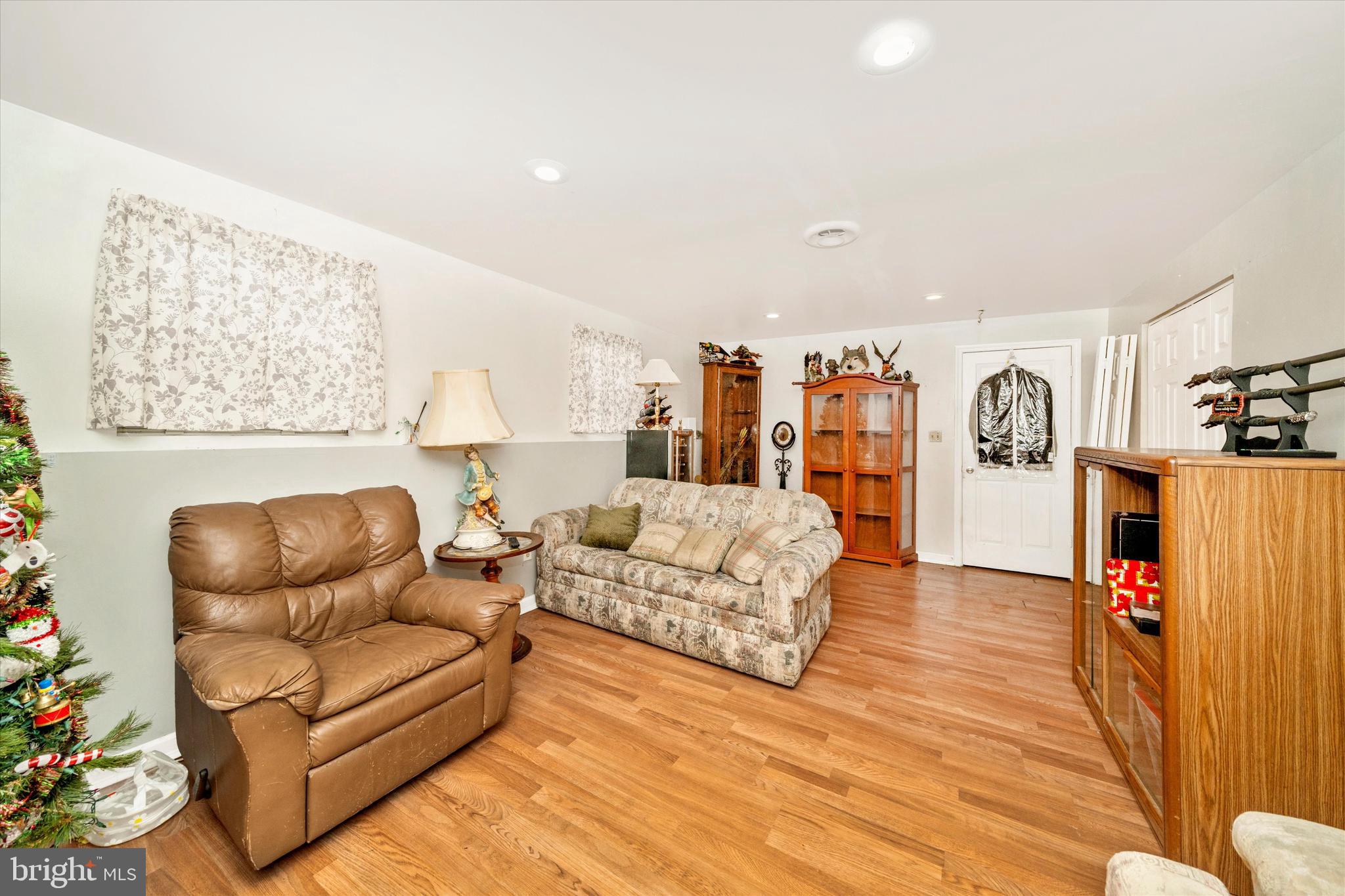 VILLAGE OF PAWNEE - Residential