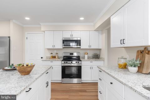 3234 RIVERVIEW DRIVE TRIANGLE VA 22172