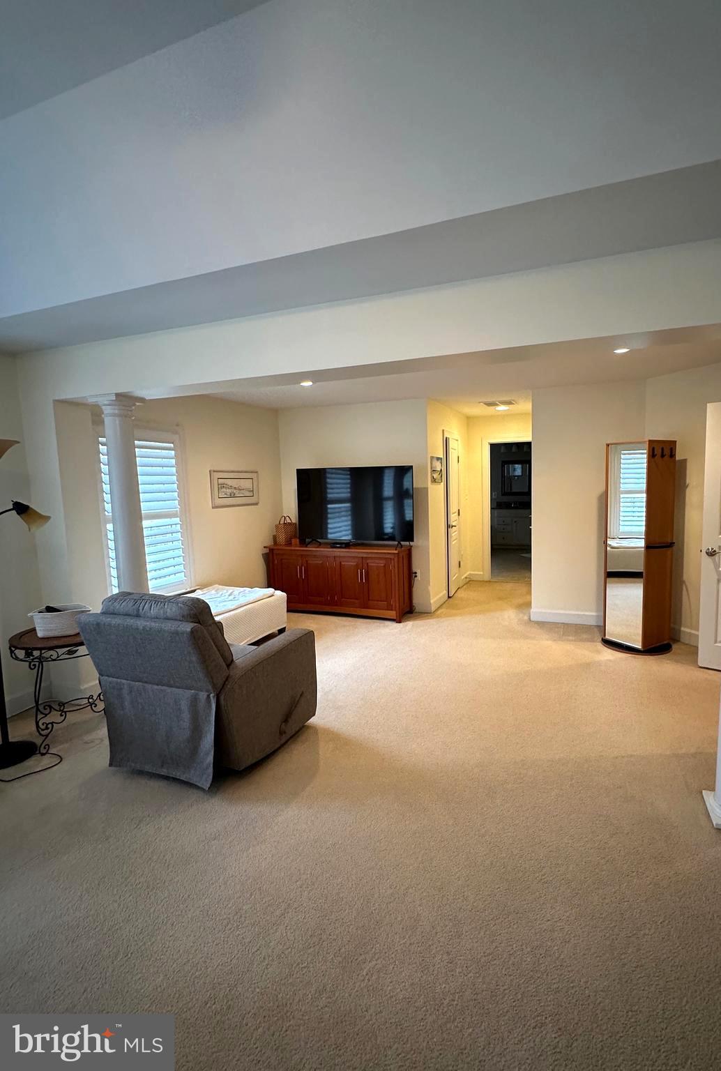 COLES RUN MANOR - Residential