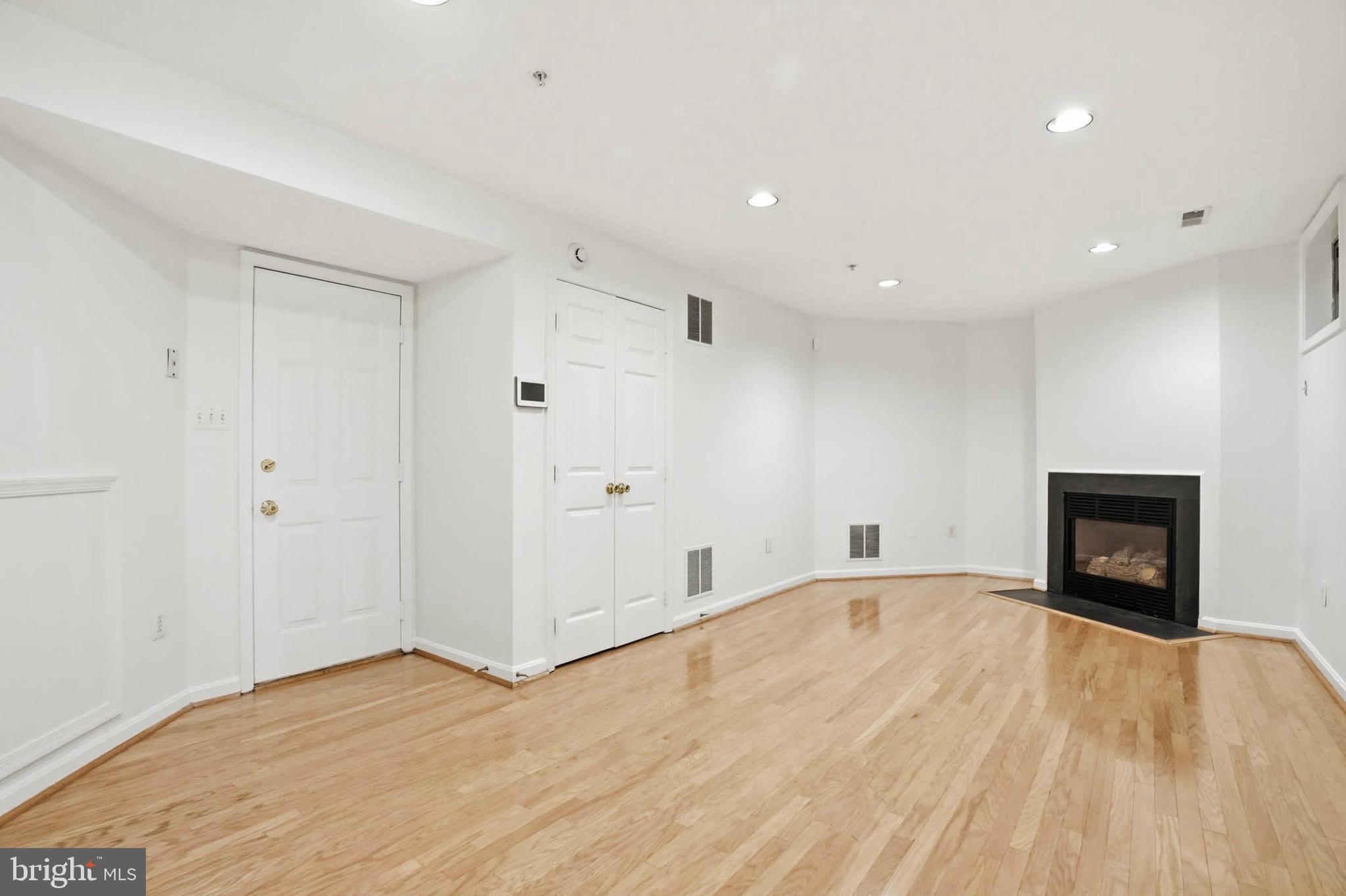 KENSINGTON CROSSING - Residential