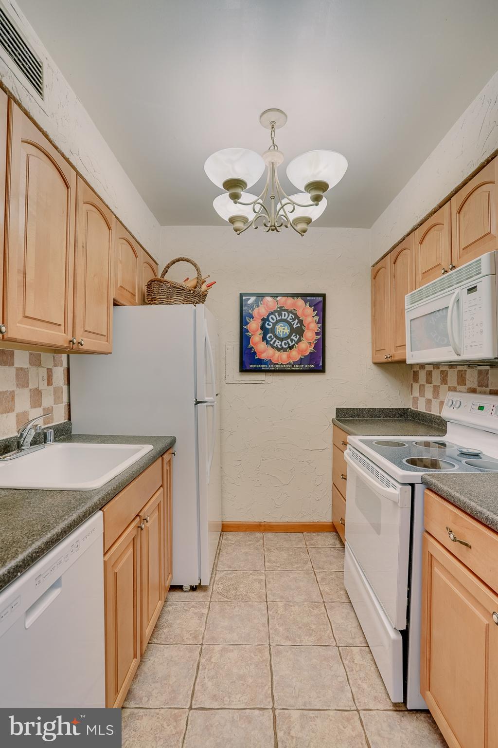 LAKE ANNE OF RESTON - Residential