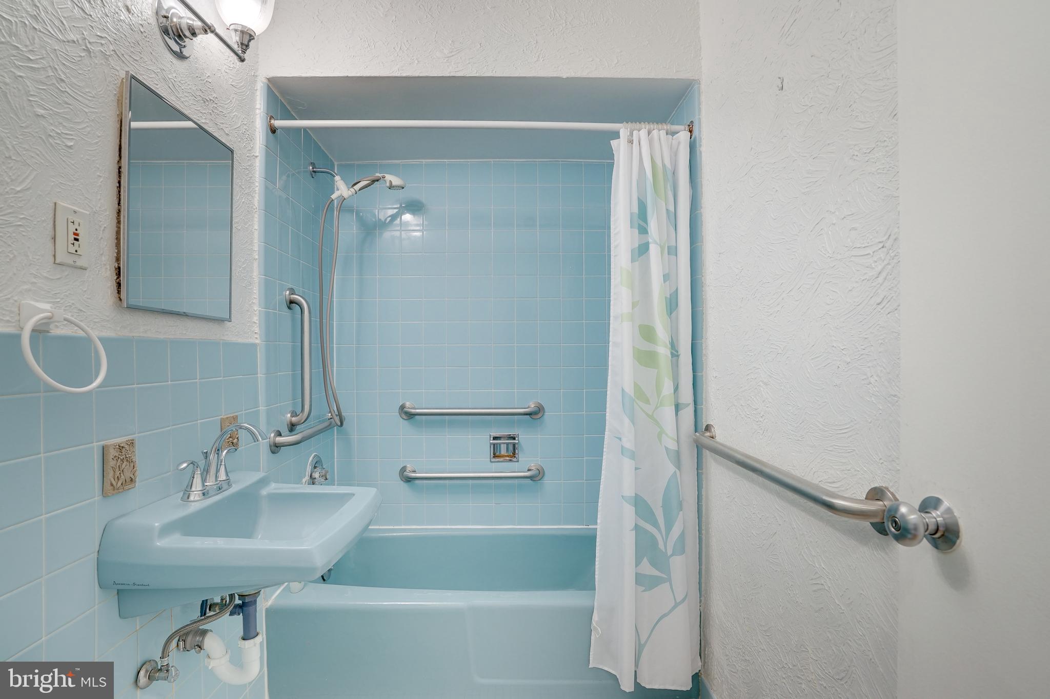 LAKE ANNE OF RESTON - Residential