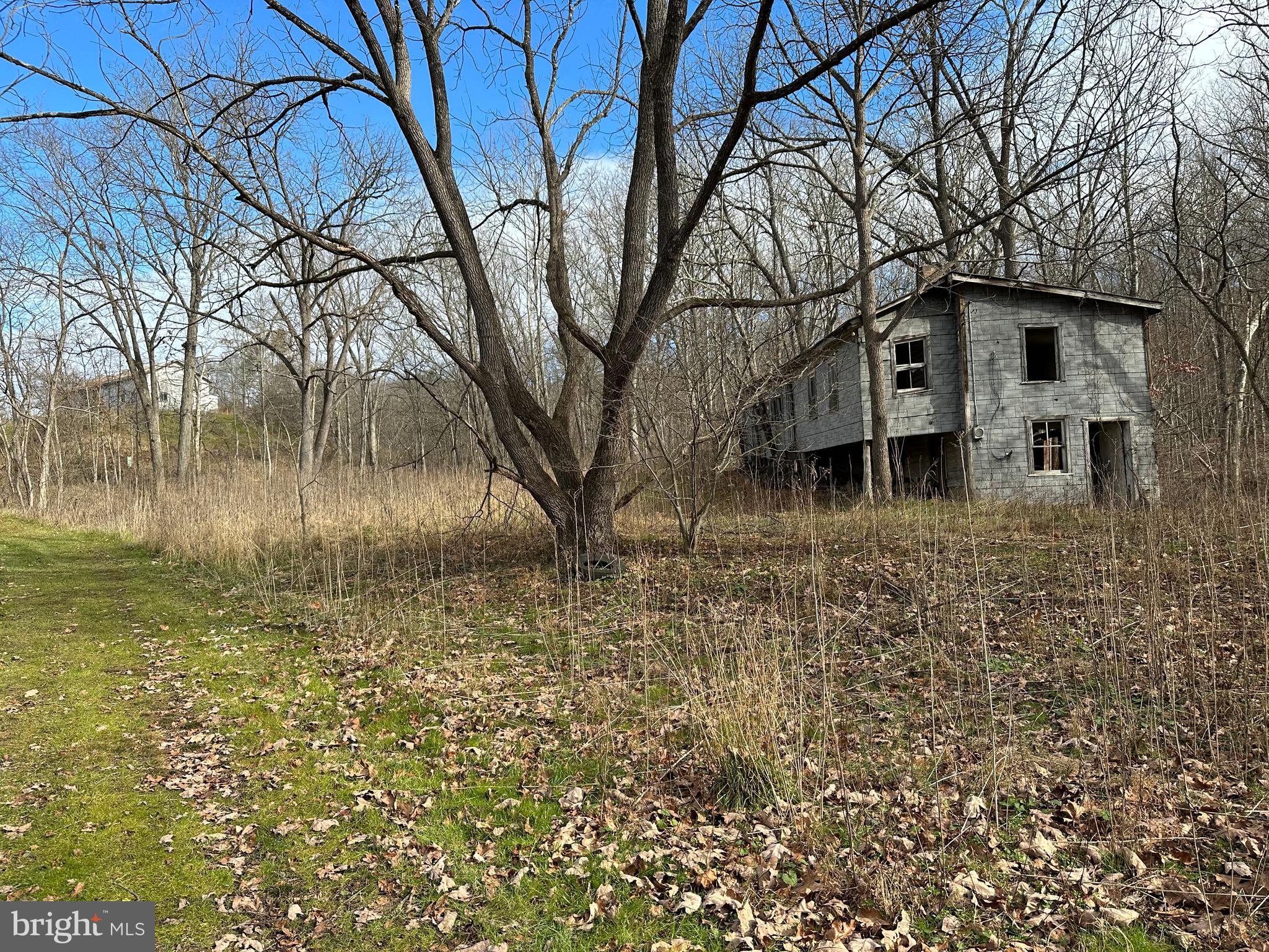 NONE UNRESTRICTED - Land