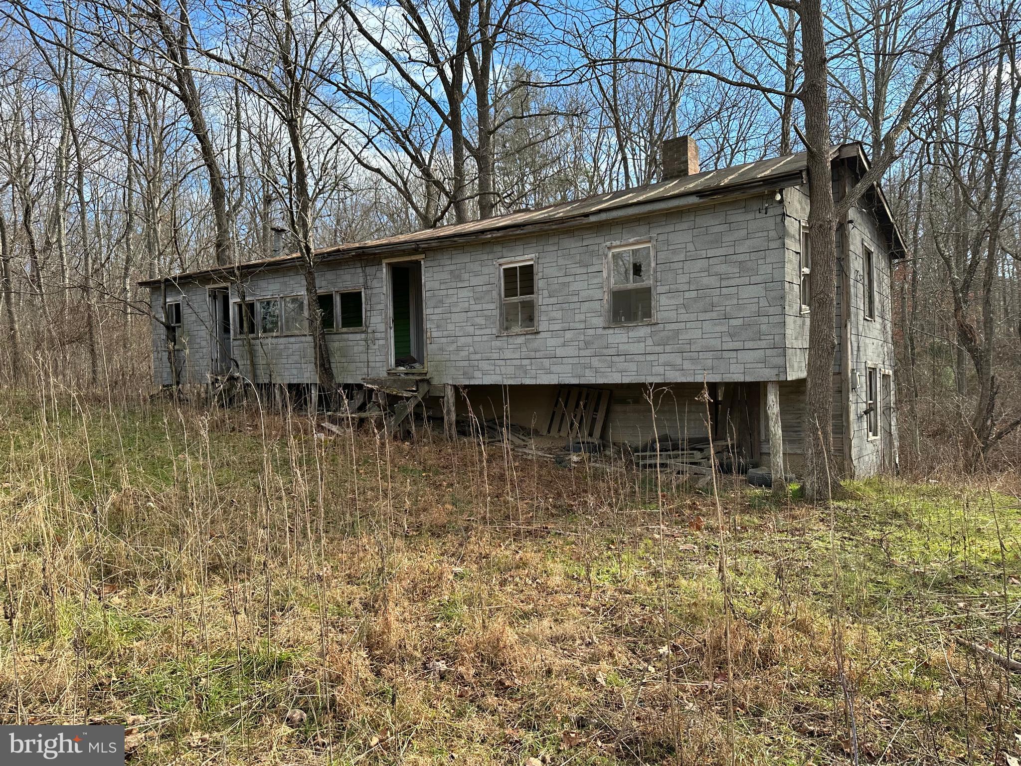 NONE UNRESTRICTED - Land