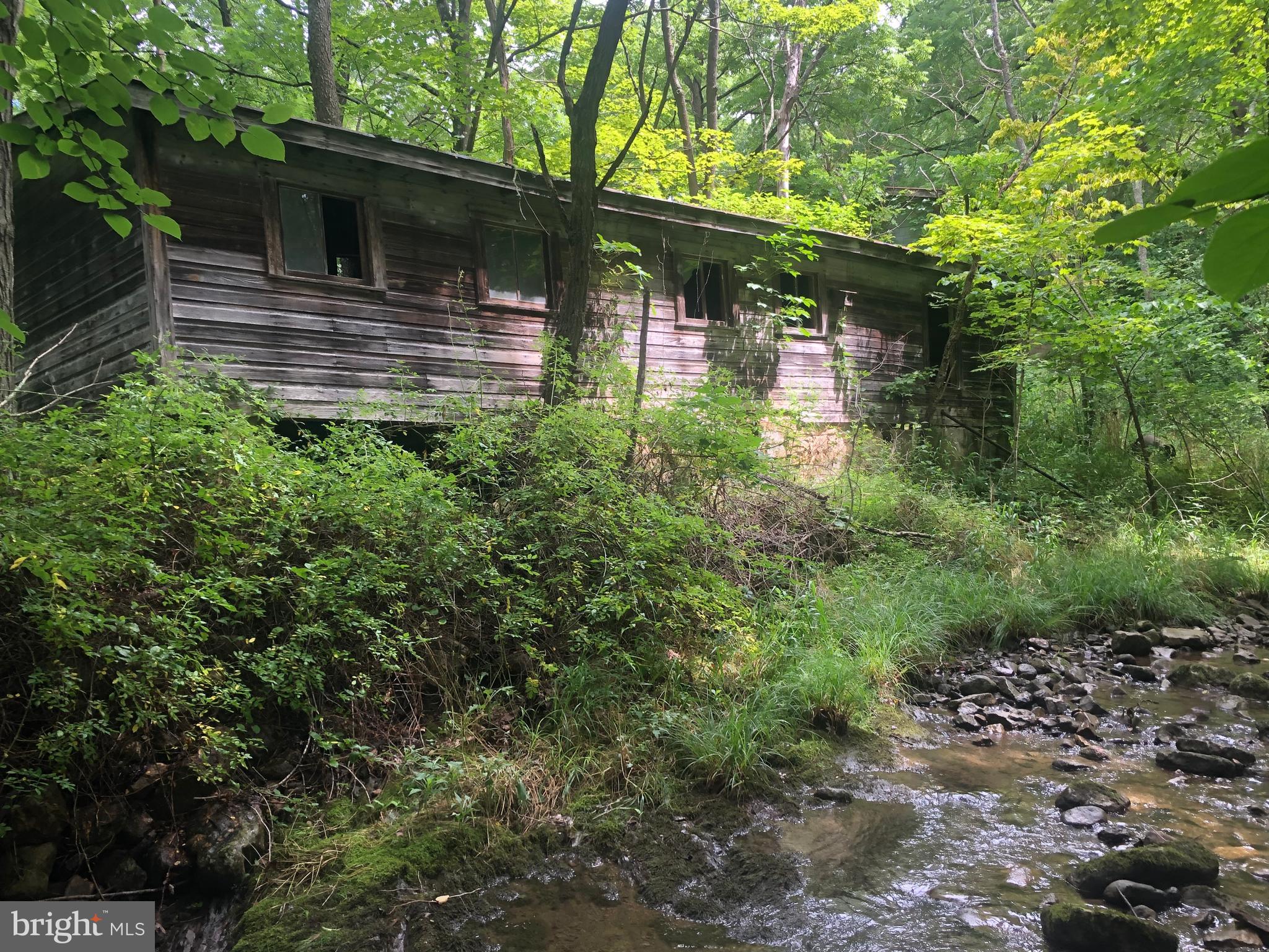 NONE UNRESTRICTED - Land