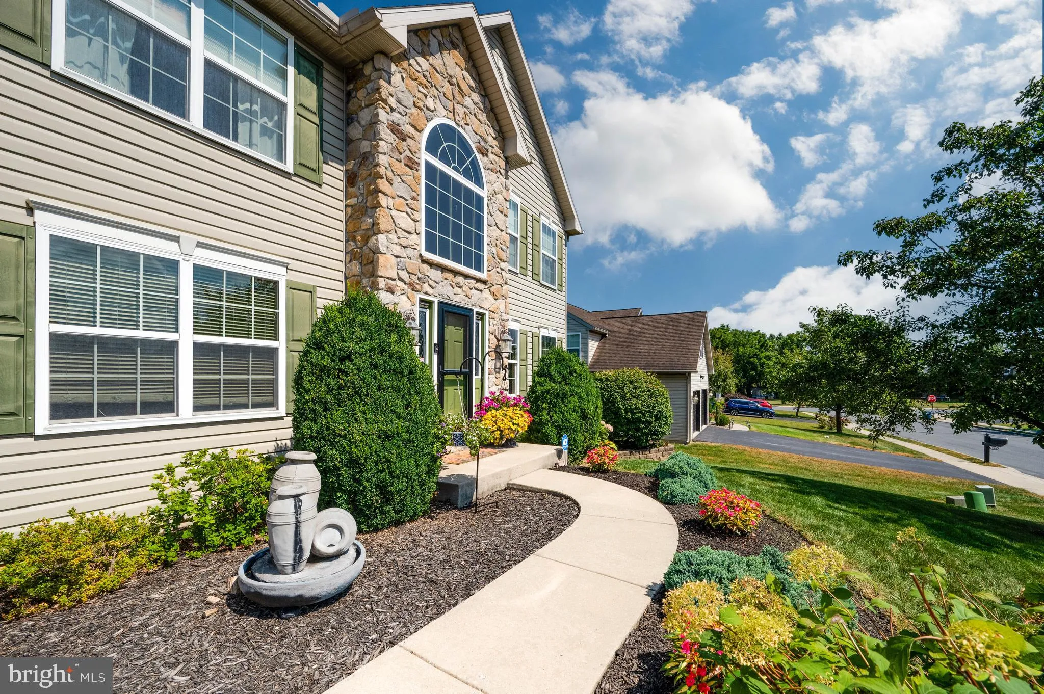 Blandon, Pennsylvania 19510, United States, 5 Bedrooms Bedrooms, ,4 BathroomsBathrooms,Residential,Pending,190914