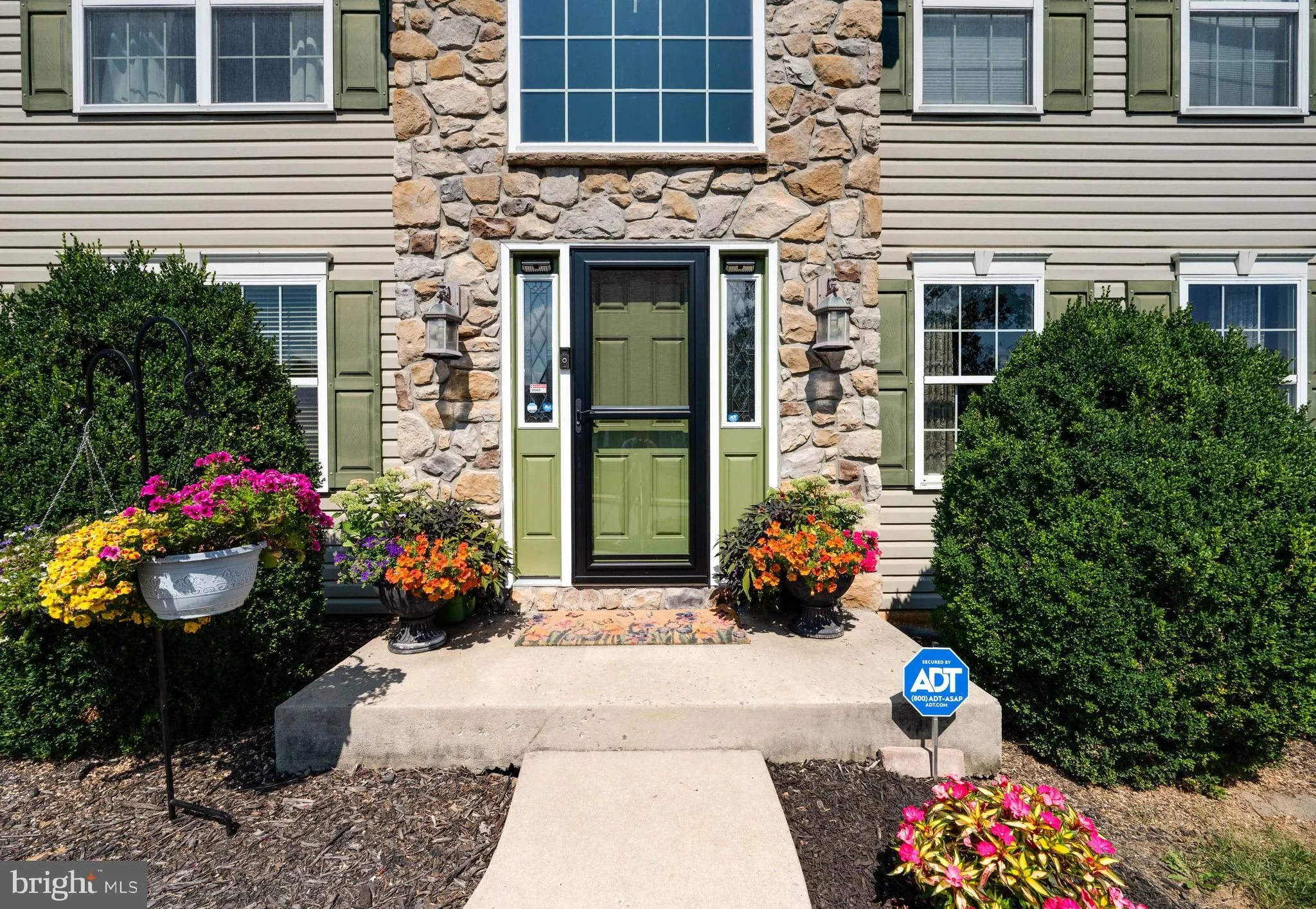 Blandon, Pennsylvania 19510, United States, 5 Bedrooms Bedrooms, ,4 BathroomsBathrooms,Residential,Pending,190914