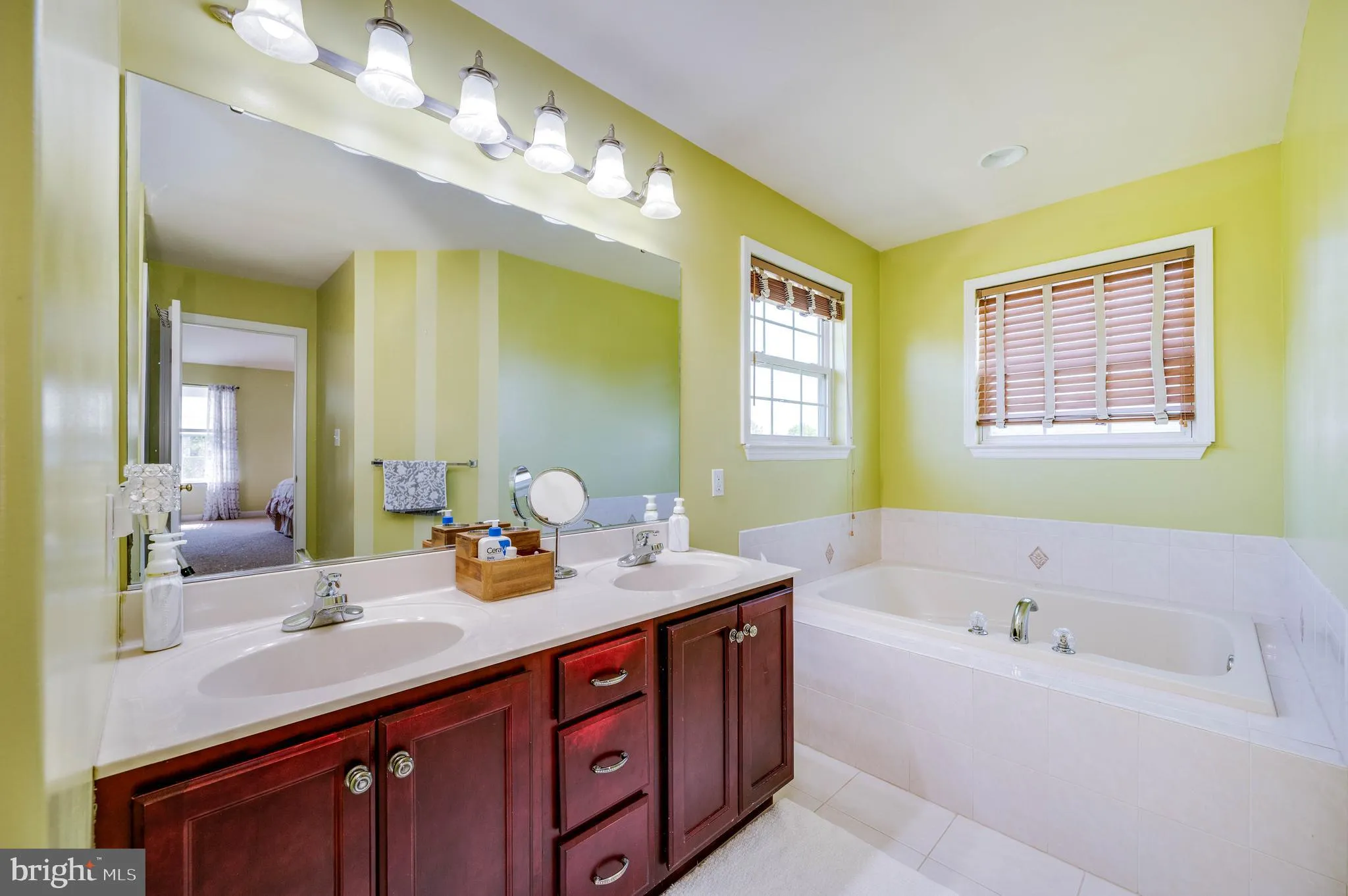 Blandon, Pennsylvania 19510, United States, 5 Bedrooms Bedrooms, ,4 BathroomsBathrooms,Residential,Pending,190914