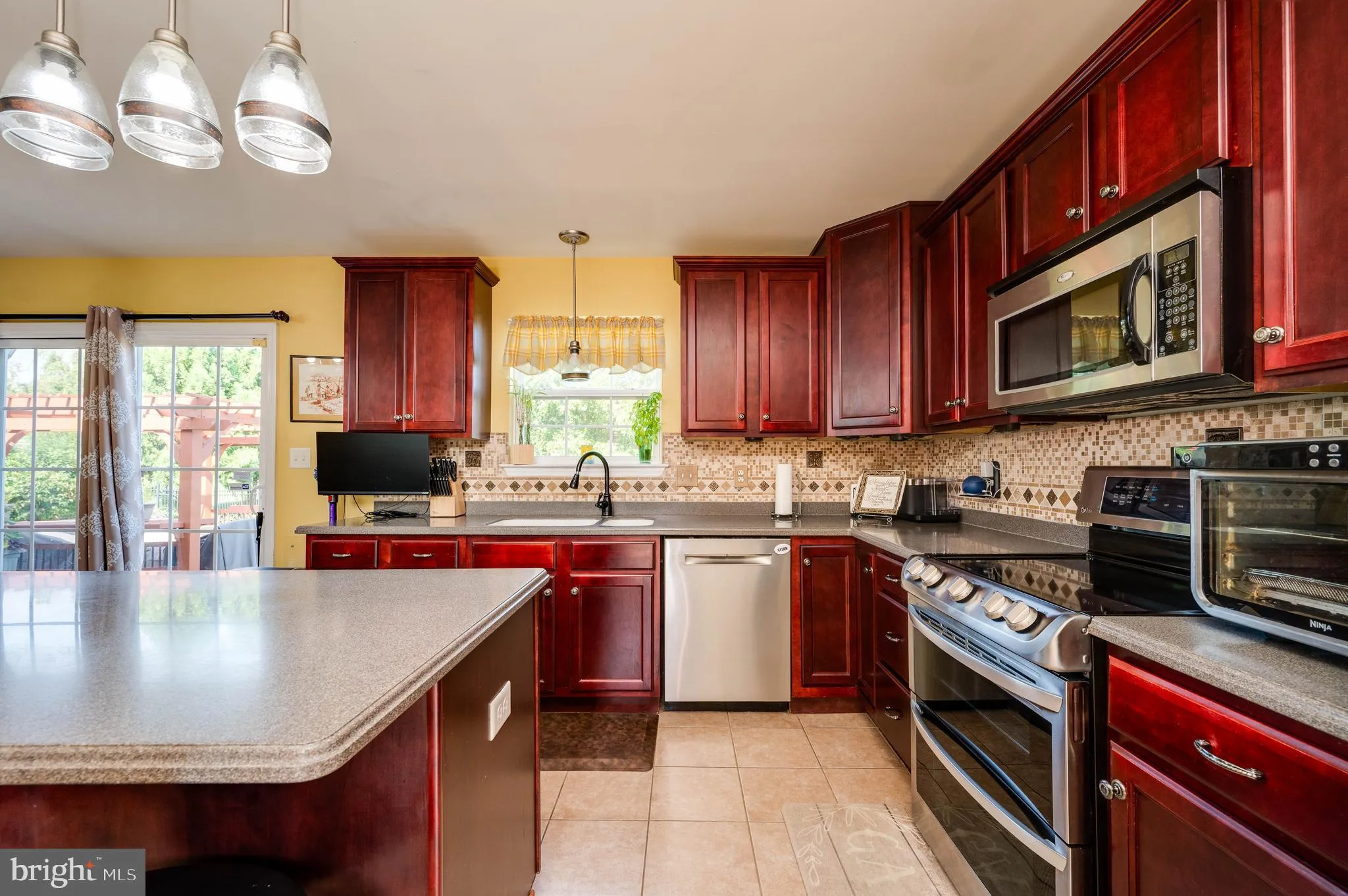 Blandon, Pennsylvania 19510, United States, 5 Bedrooms Bedrooms, ,4 BathroomsBathrooms,Residential,Pending,190914