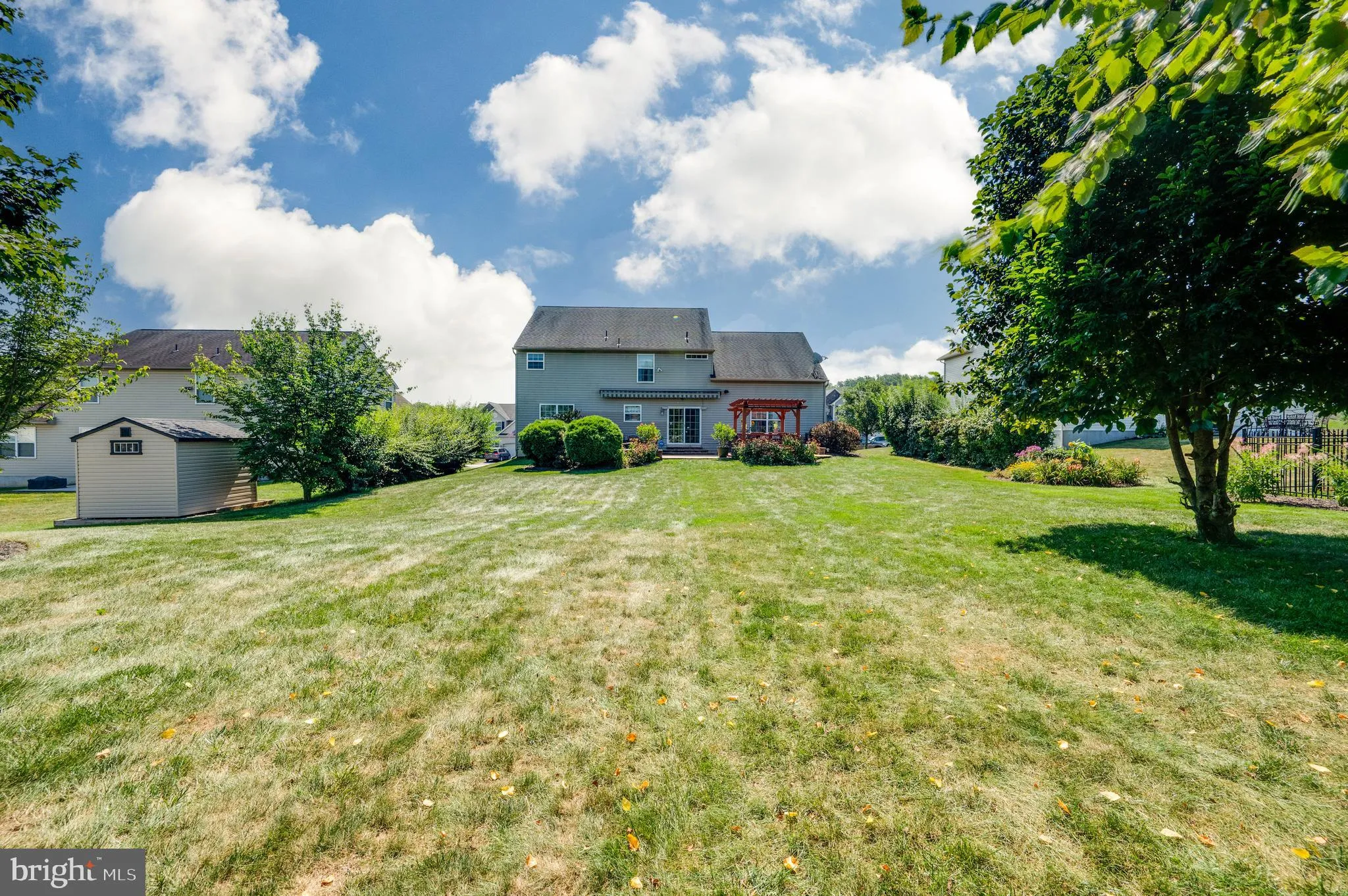 Blandon, Pennsylvania 19510, United States, 5 Bedrooms Bedrooms, ,4 BathroomsBathrooms,Residential,Pending,190914