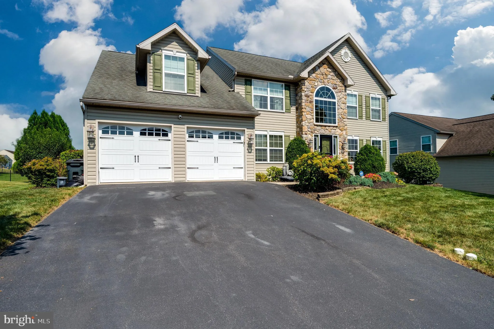 Blandon, Pennsylvania 19510, United States, 5 Bedrooms Bedrooms, ,4 BathroomsBathrooms,Residential,Pending,190914