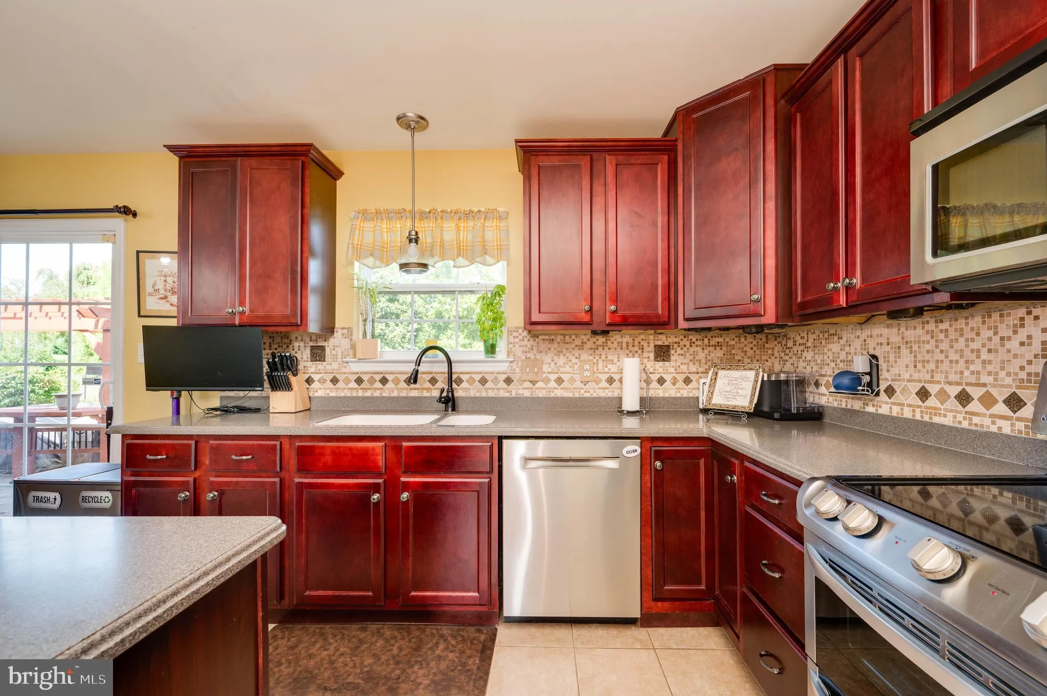 Blandon, Pennsylvania 19510, United States, 5 Bedrooms Bedrooms, ,4 BathroomsBathrooms,Residential,Pending,190914