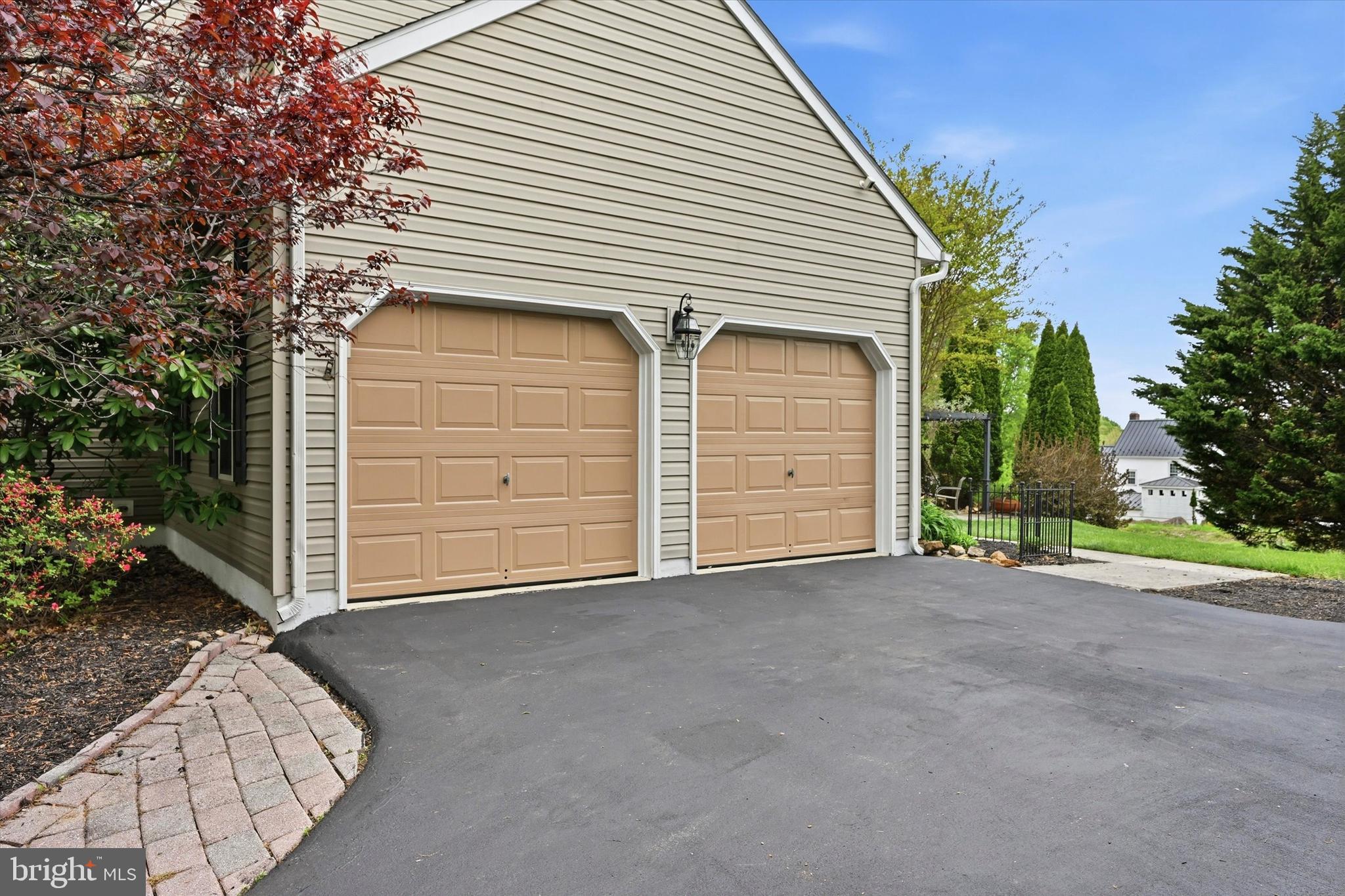 LAMBORN HUNT - Residential