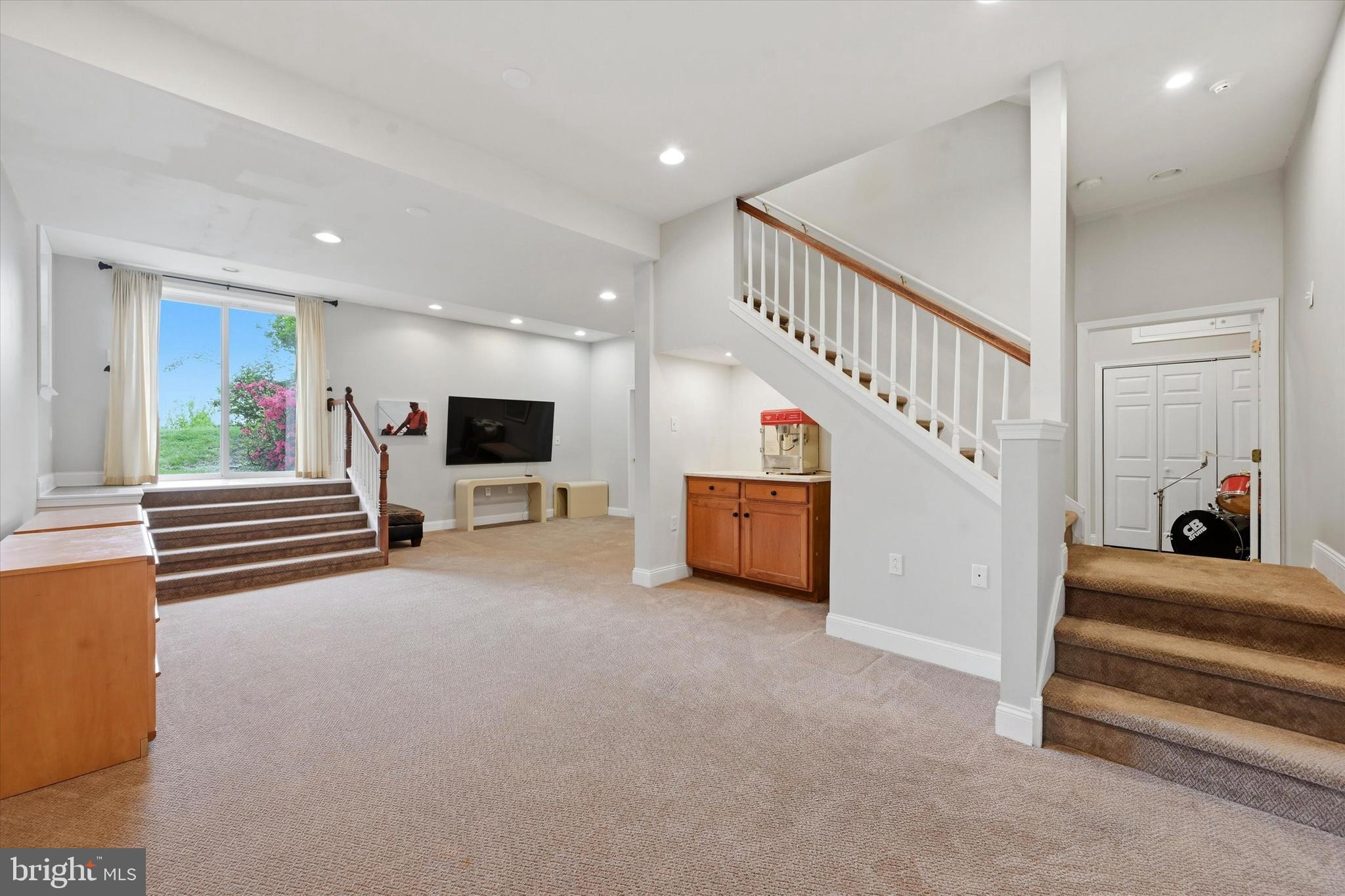LAMBORN HUNT - Residential
