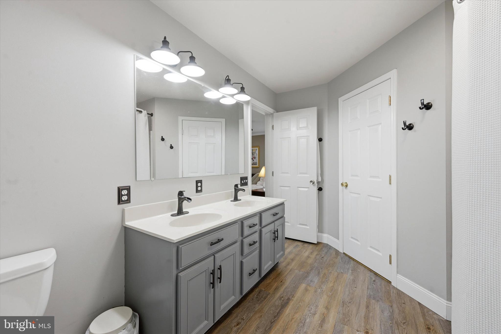 LAMBORN HUNT - Residential
