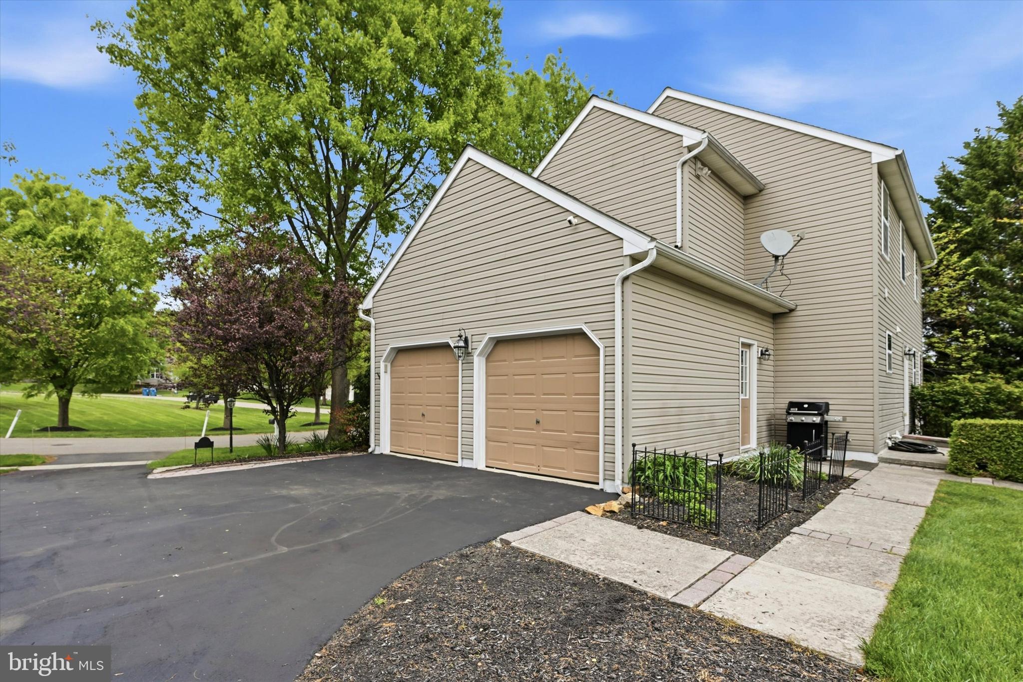 LAMBORN HUNT - Residential