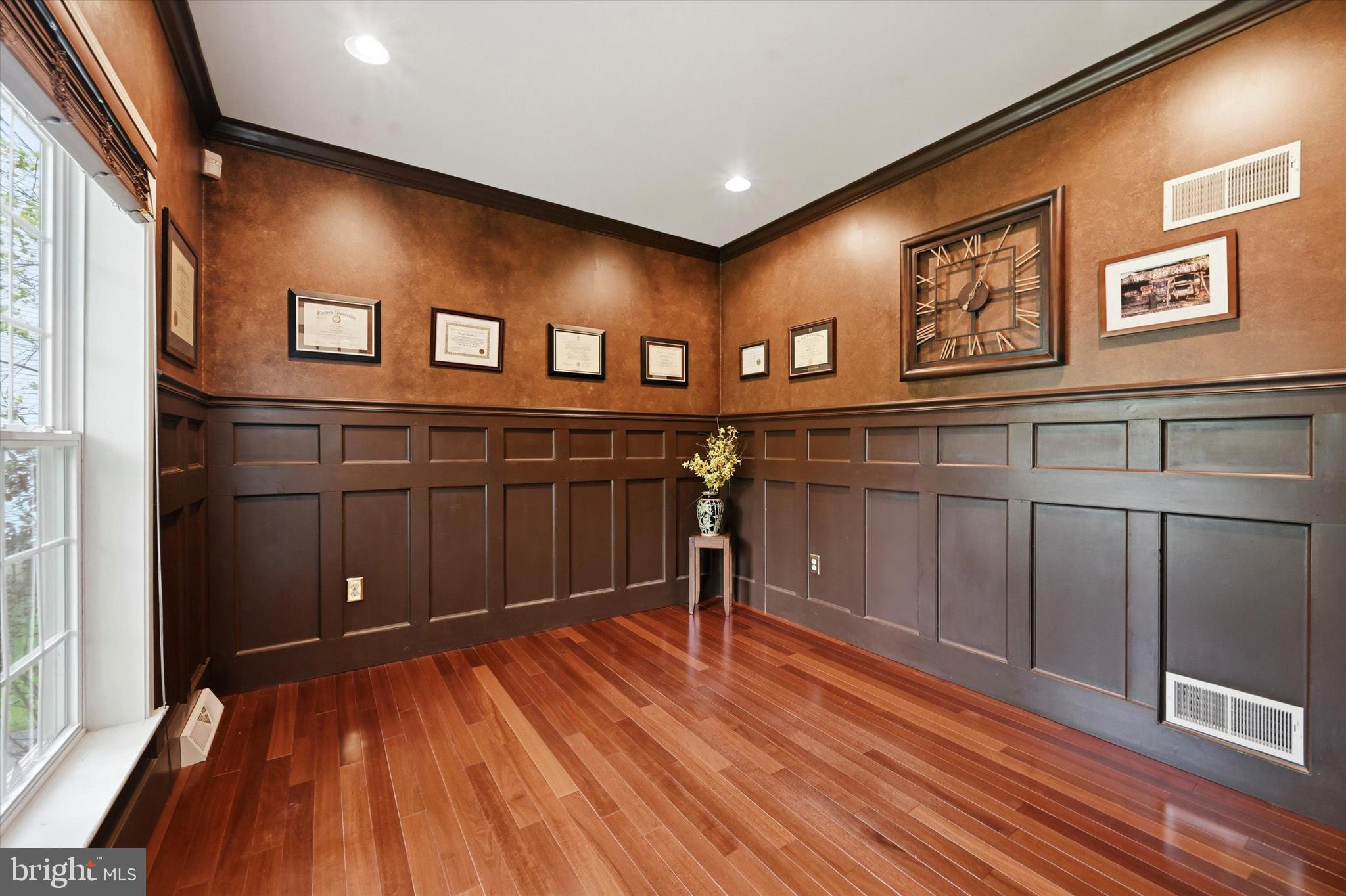 LAMBORN HUNT - Residential
