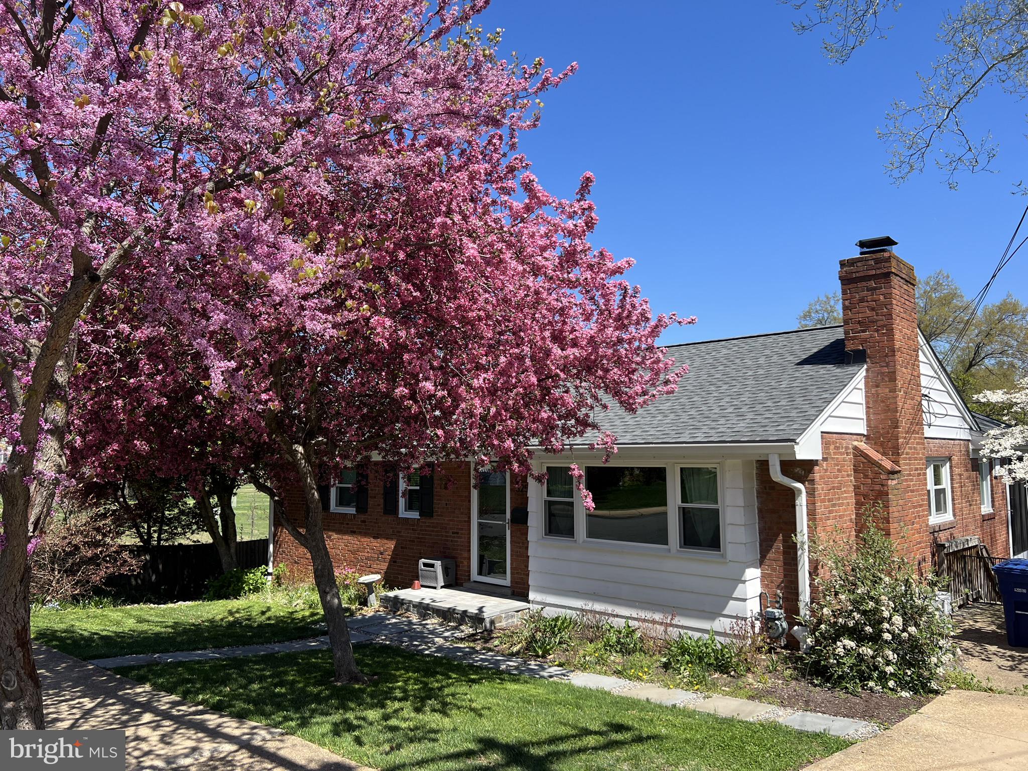 325 N MANCHESTER STREET